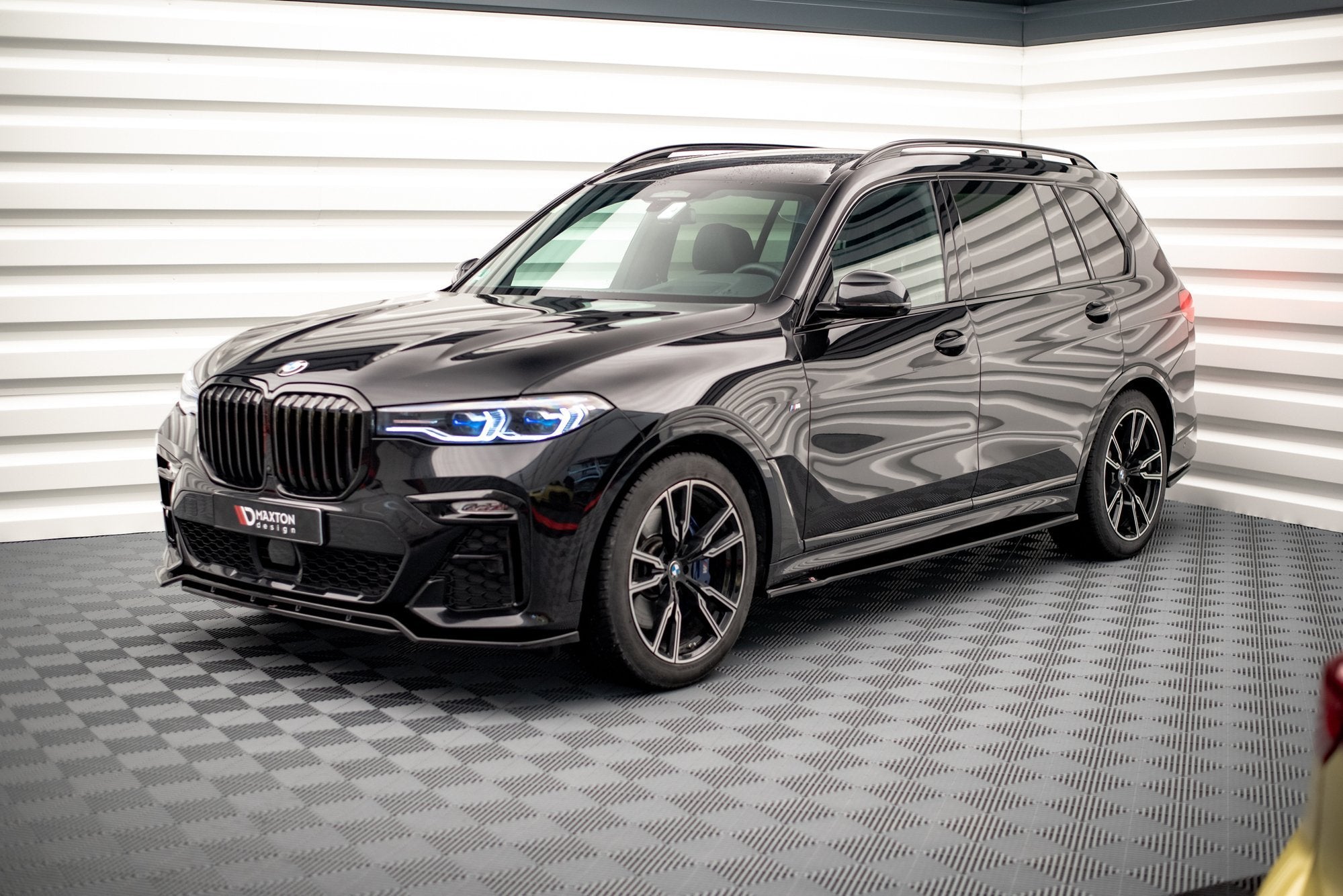 Side-Skirts-Diffusers-BMW-X7-M-G07---Textured