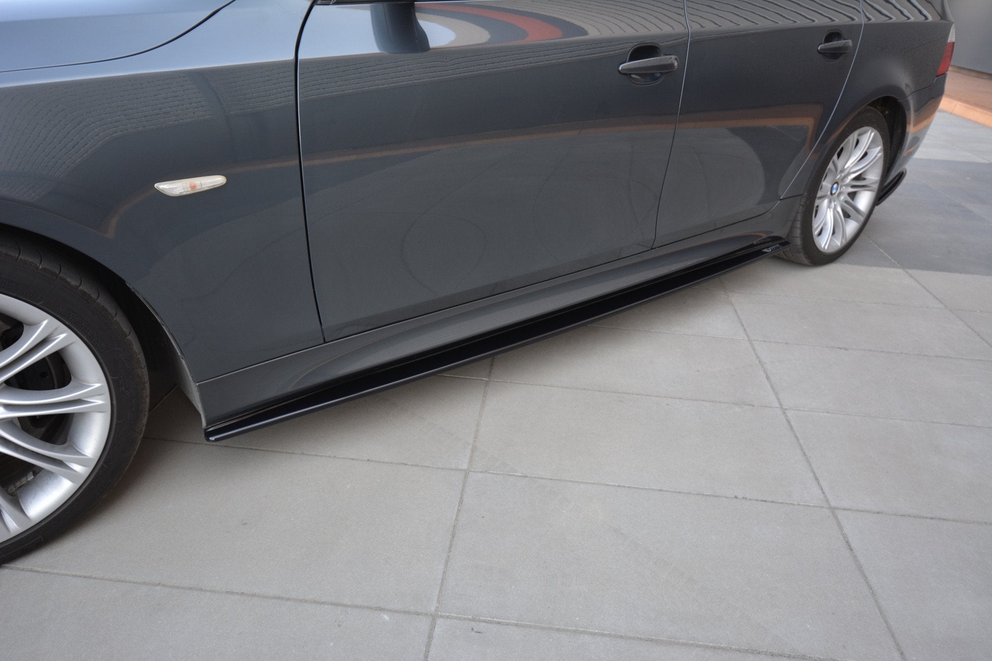 Side-Skirts-Diffusers-For-BMW-5-E60/61-M-Pack---Gloss-Black