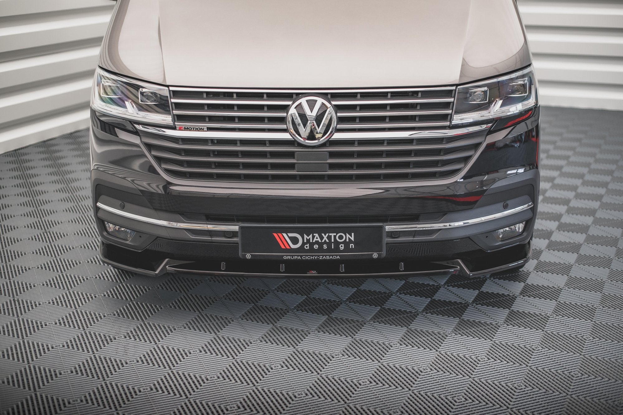 Front-Splitter-V.1-Volkswagen-T6-Facelift---Gloss-Black