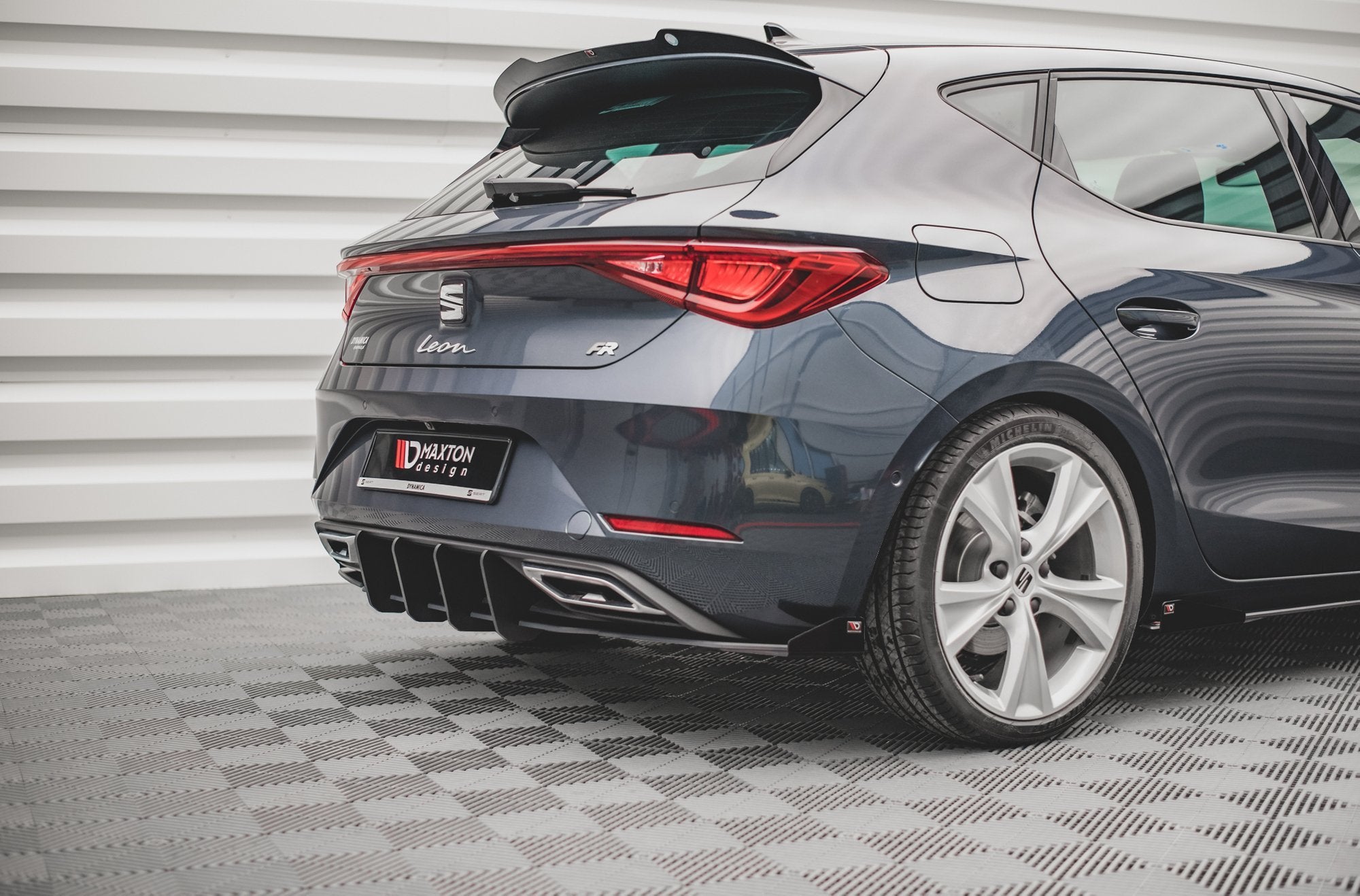 Rear-Side-Flaps-Seat-Leon-Fr-Hatchback-MK4---Gloss-Black