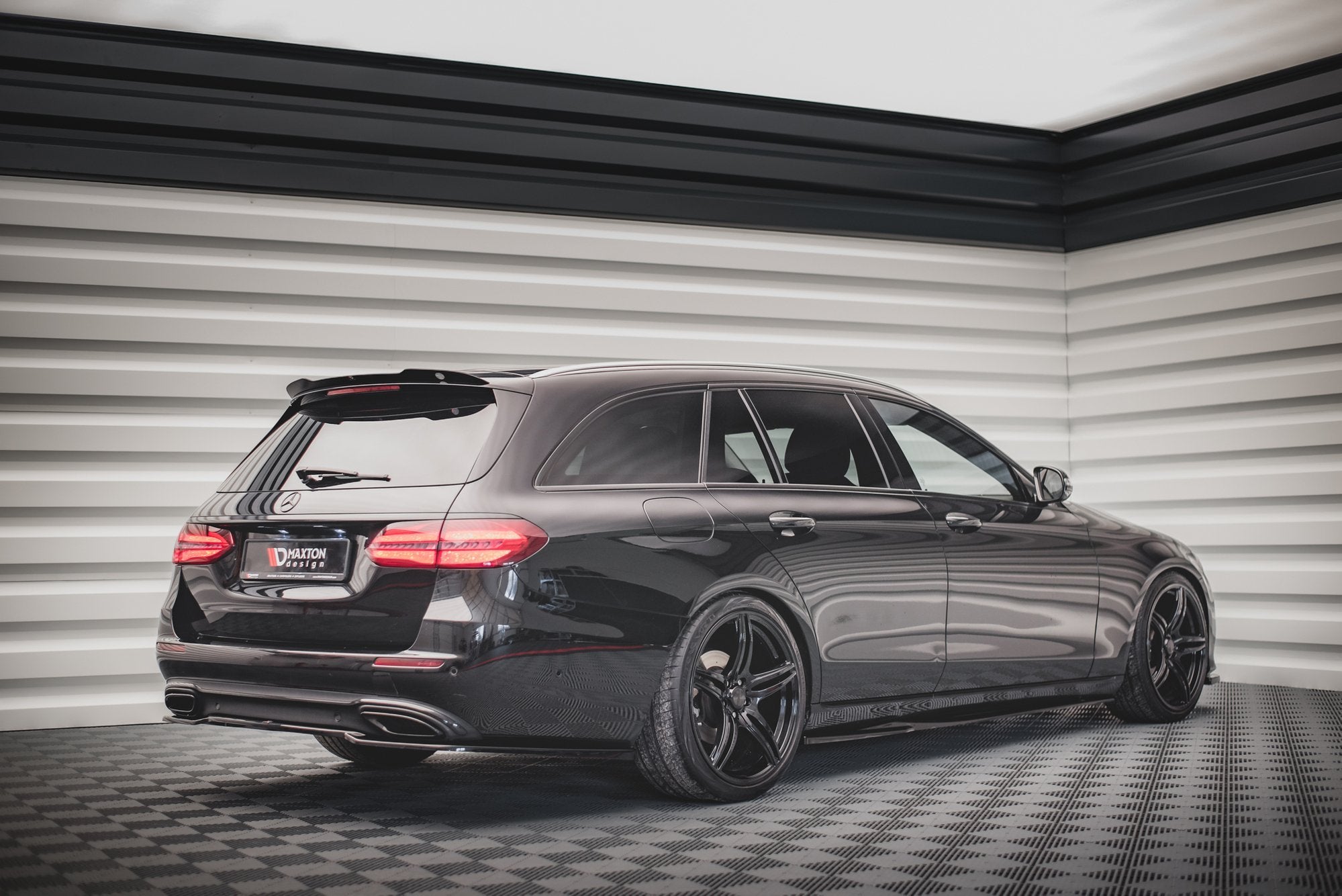 Spoiler-Cap-Mercedes-Benz-E-Estate-W213---Textured