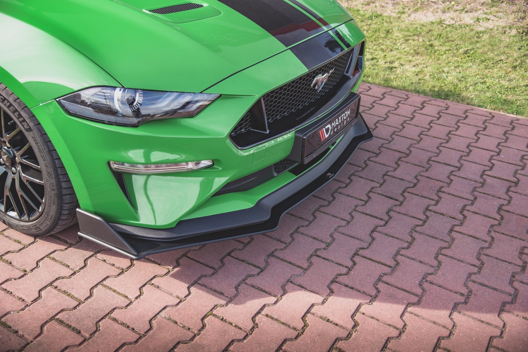 Street-Pro-Splitter-V.2-Ford-Mustang-GT-MK6-Facelift-Black