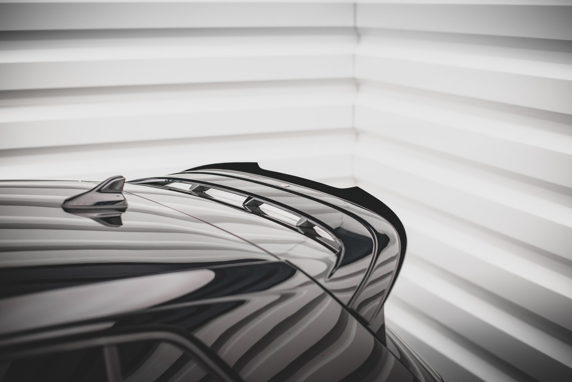 Spoiler-Cap-Volkswagen-Golf-R-MK8---Textured