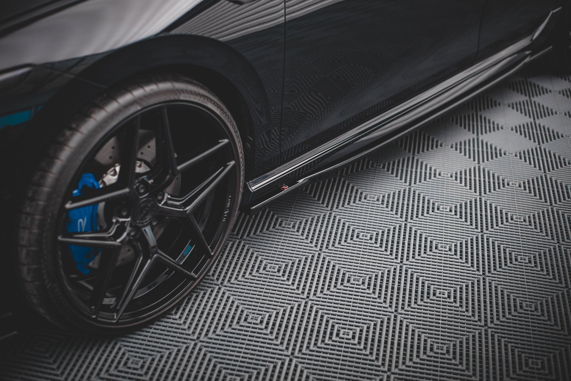 Side-Skirts-Diffusers-V.1-Volkswagen-Golf-R-MK8-GB