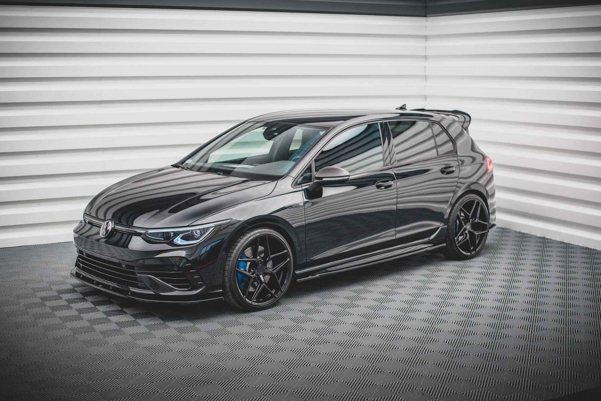 Side-Skirts-Diffusers-V.1-Volkswagen-Golf-R-MK8-GB