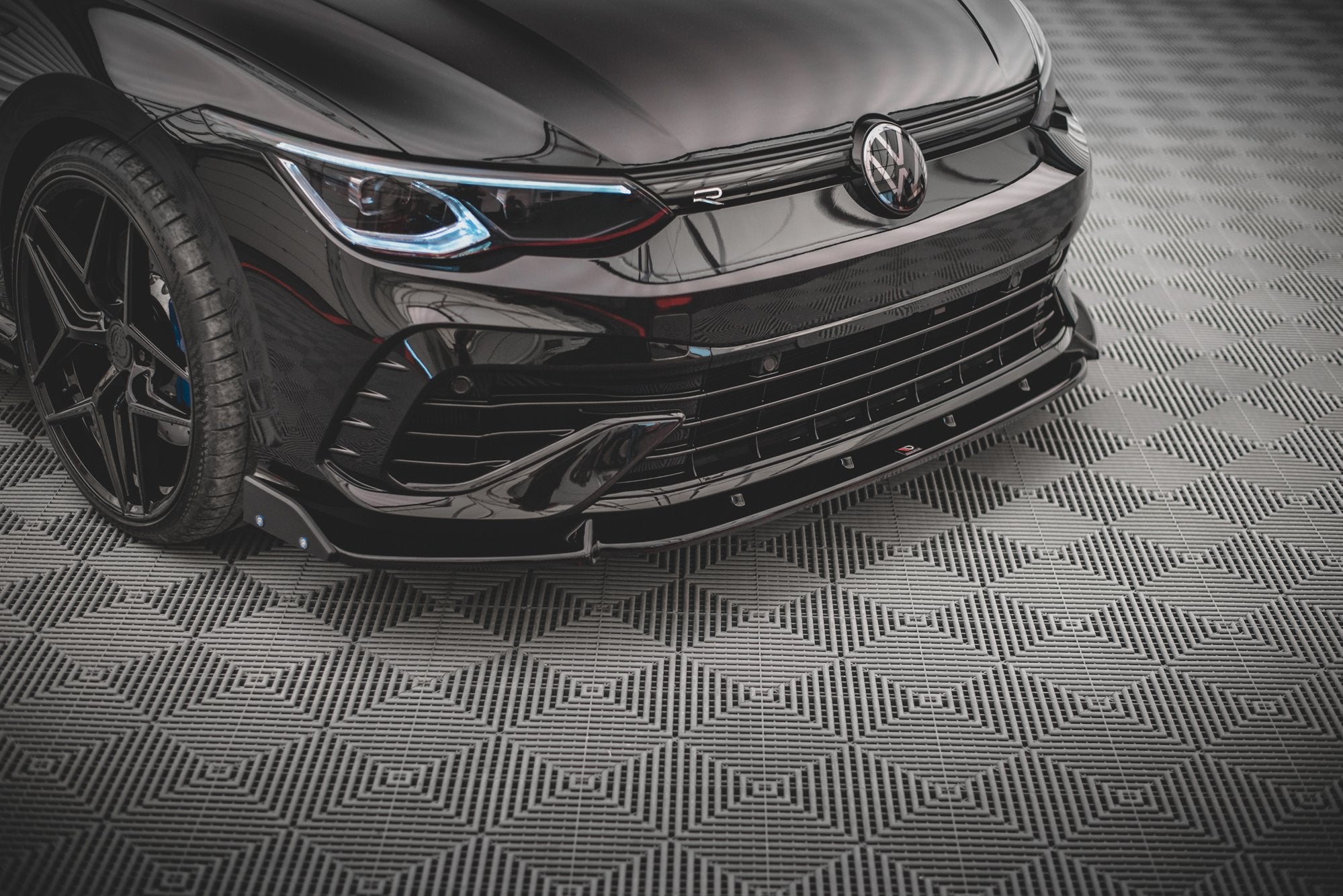 Front-Splitter-+-Flaps-V.2-Volkswagen-Golf-R-MK8-Not-Primed