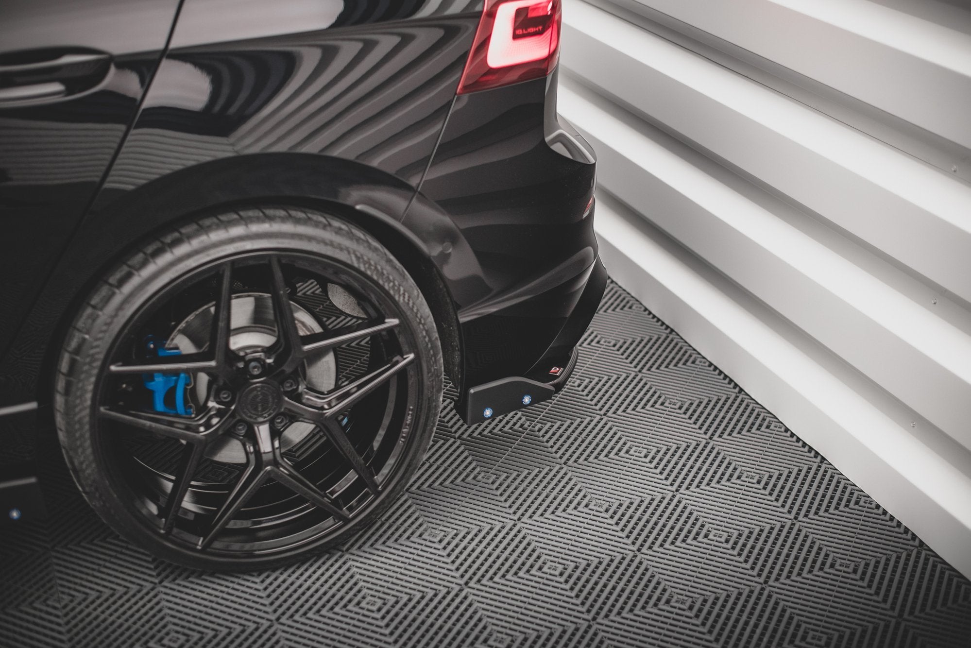 Rear-Side-Splitters-+-Flaps-V.2-Volkswagen-Golf-R-MK8-NP