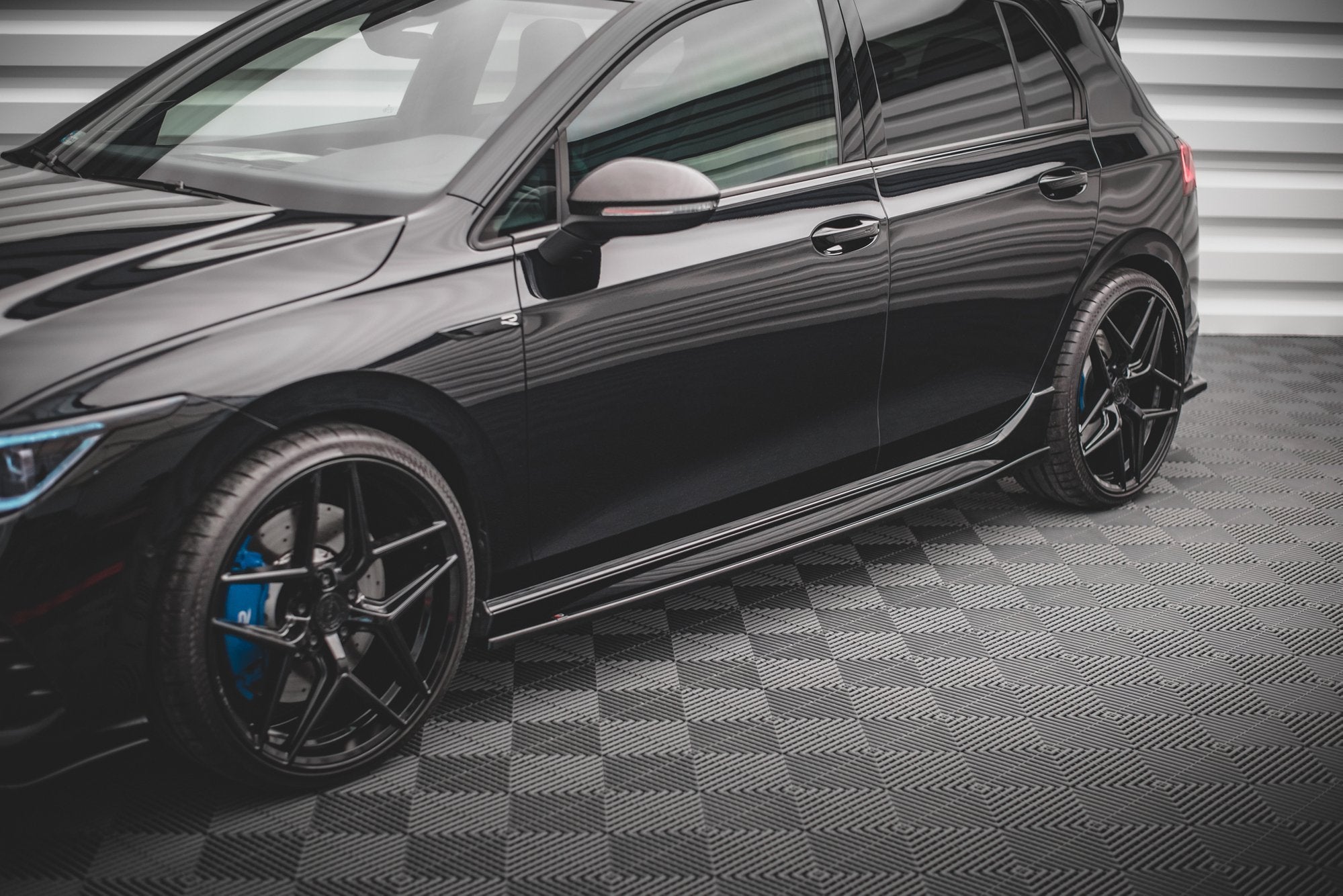 Side-Skirts-Diffusers-V.2-Volkswagen-Golf-R-MK8-GB