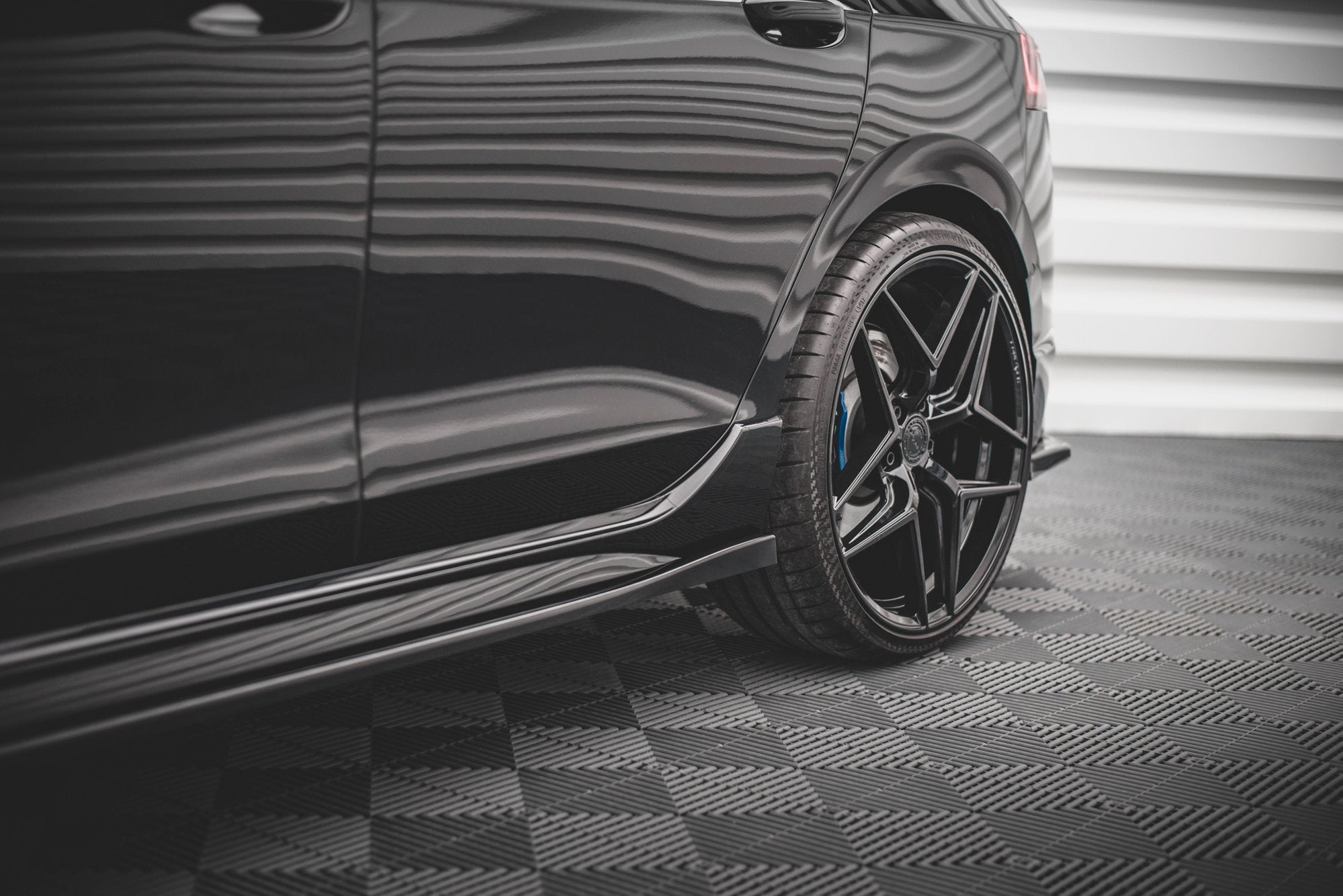 Side-Skirts-Diffusers-V.2-Volkswagen-Golf-R-MK8-GB