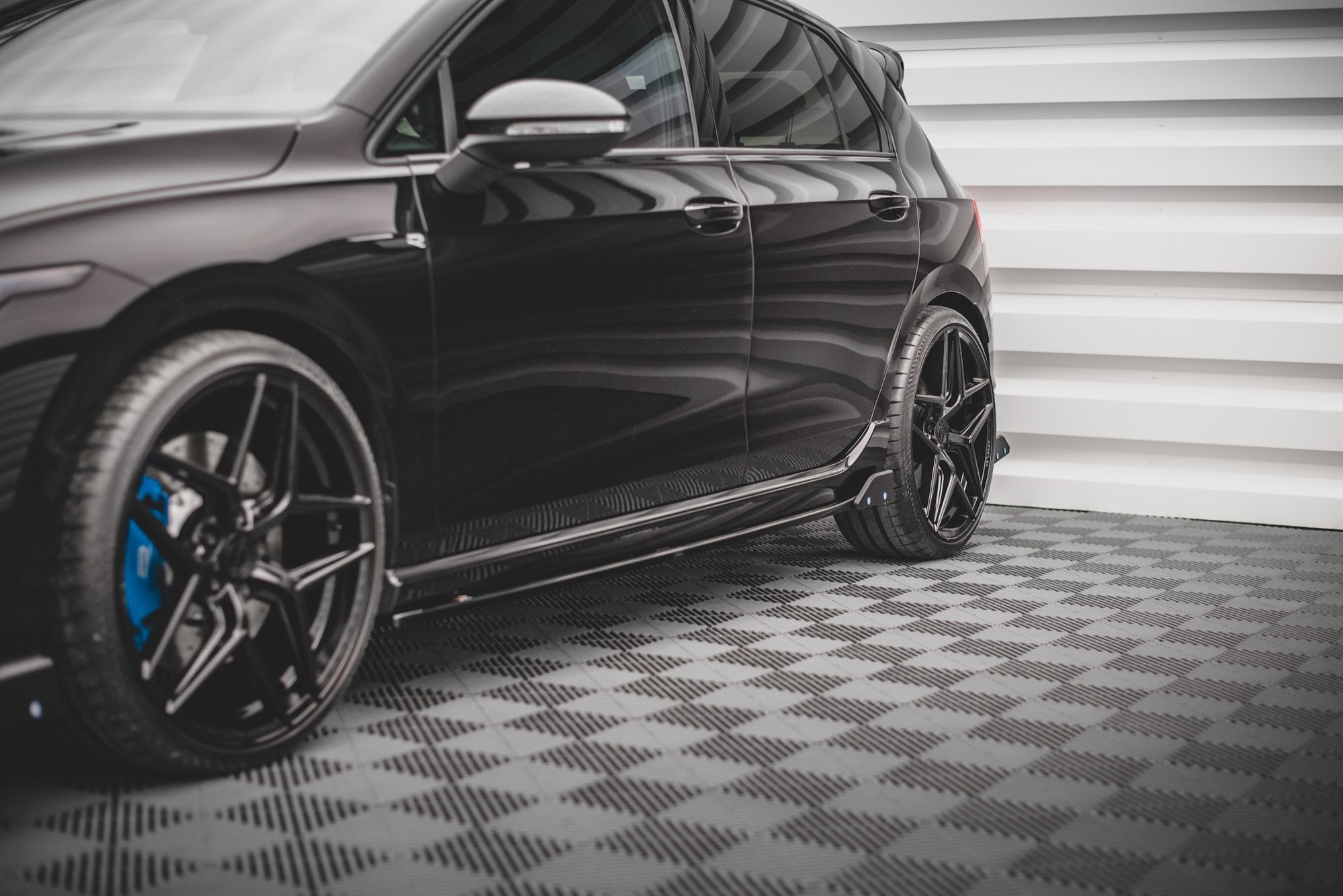 Side-Skirts-Diffusers-+-Flaps-V.2-Volkswagen-Golf-R-MK8-NP