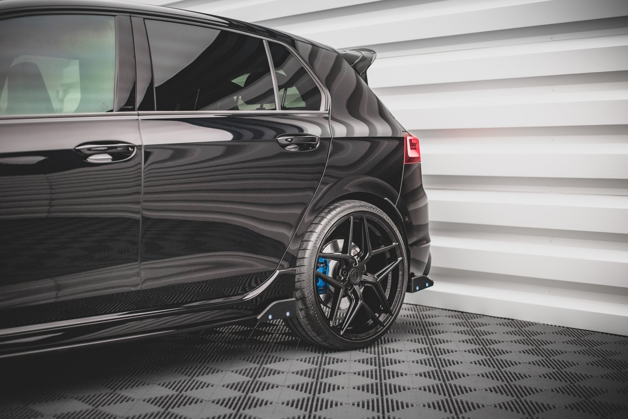 Side-Skirts-Diffusers-+-Flaps-V.2-Volkswagen-Golf-R-MK8-NP