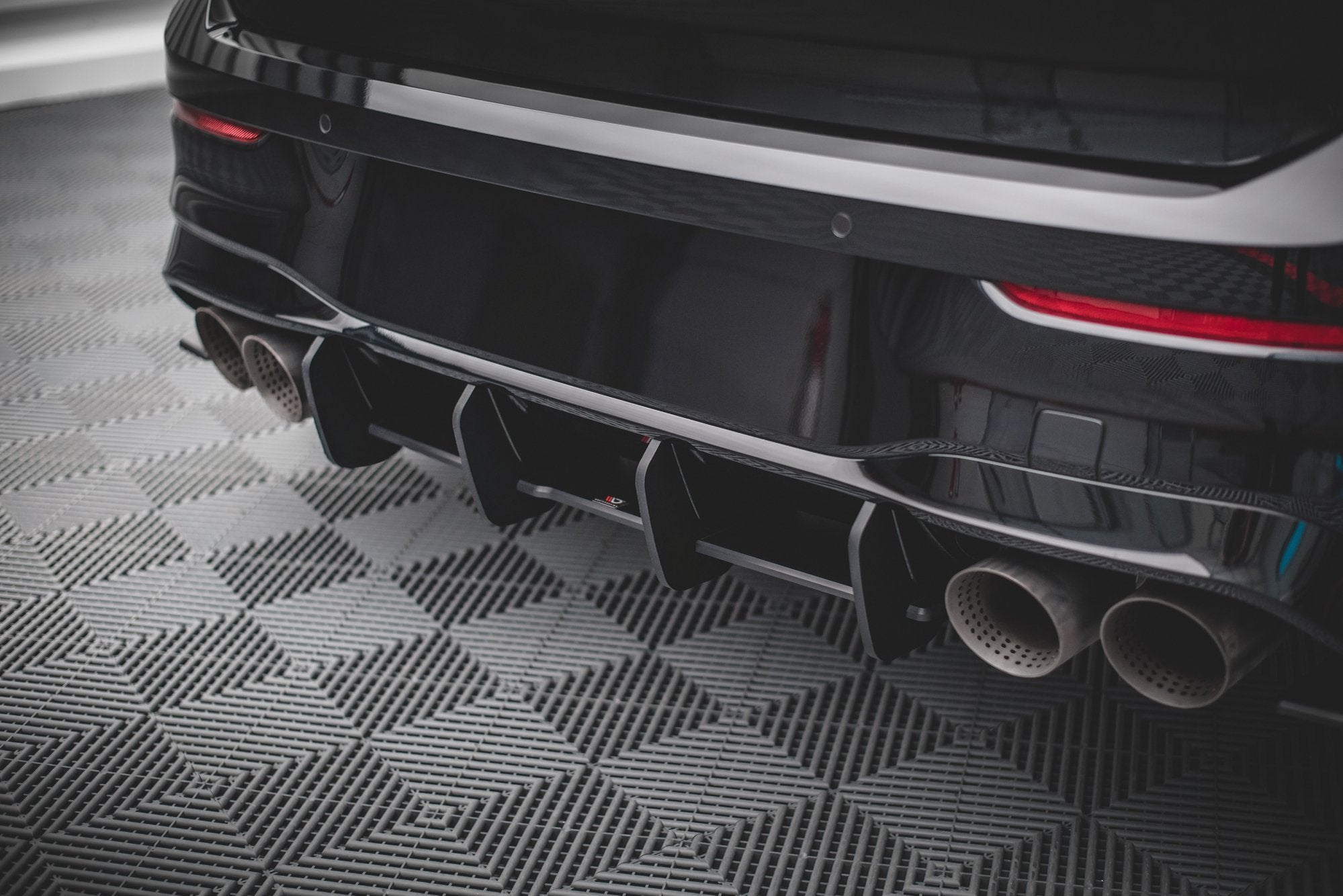 Street-Pro-Rear-Diffuser-Volkswagen-Golf-R-MK8---Black