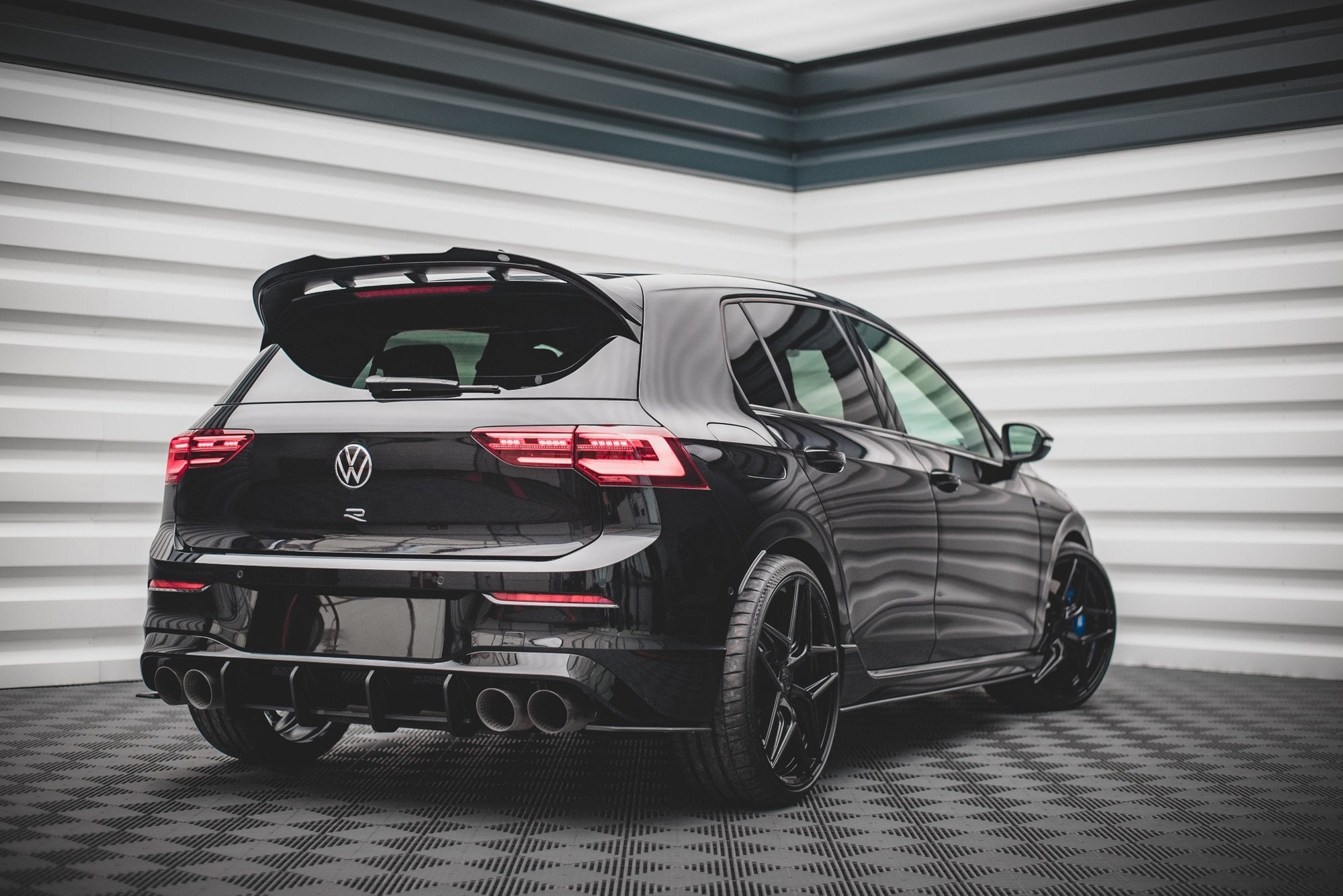 Street-Pro-Rear-Diffuser-Volkswagen-Golf-R-MK8-Red-Line