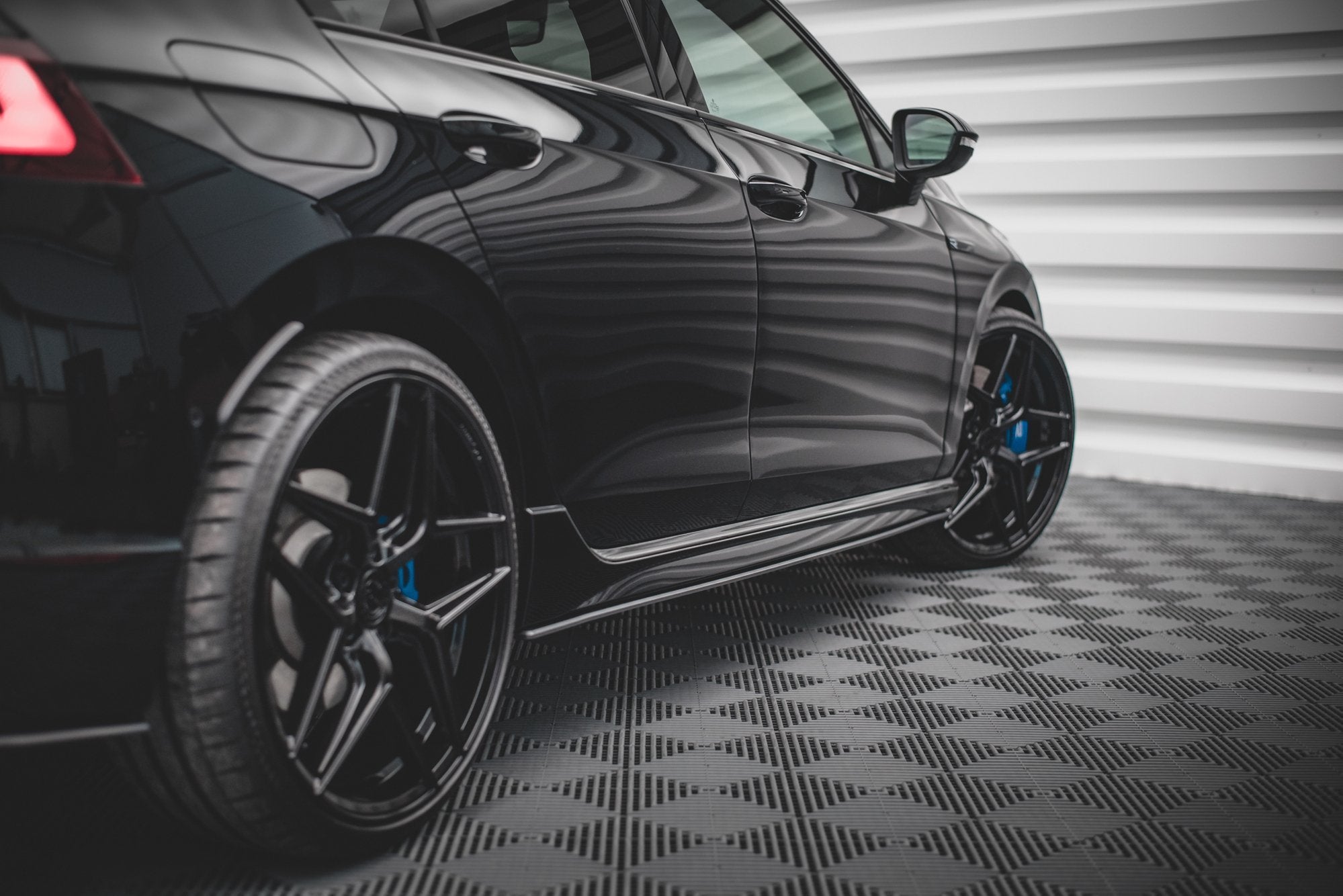 Street-Pro-Side-Skirts-Diffusers-Volkswagen-Golf-R-MK8-Black