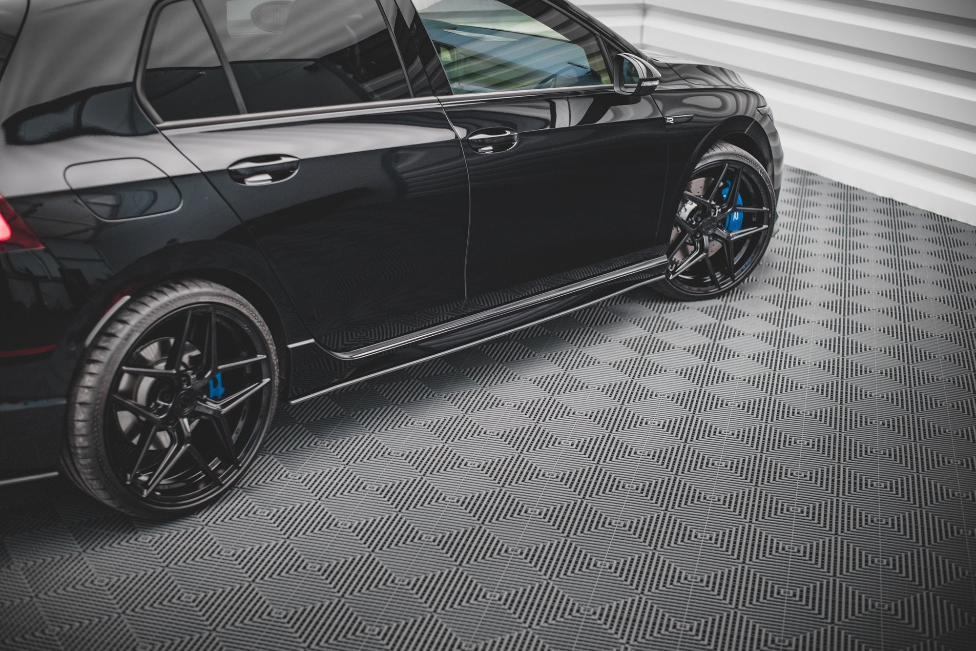 Street-Pro-Side-Skirts-Diffusers-Volkswagen-Golf-R-MK8-Black