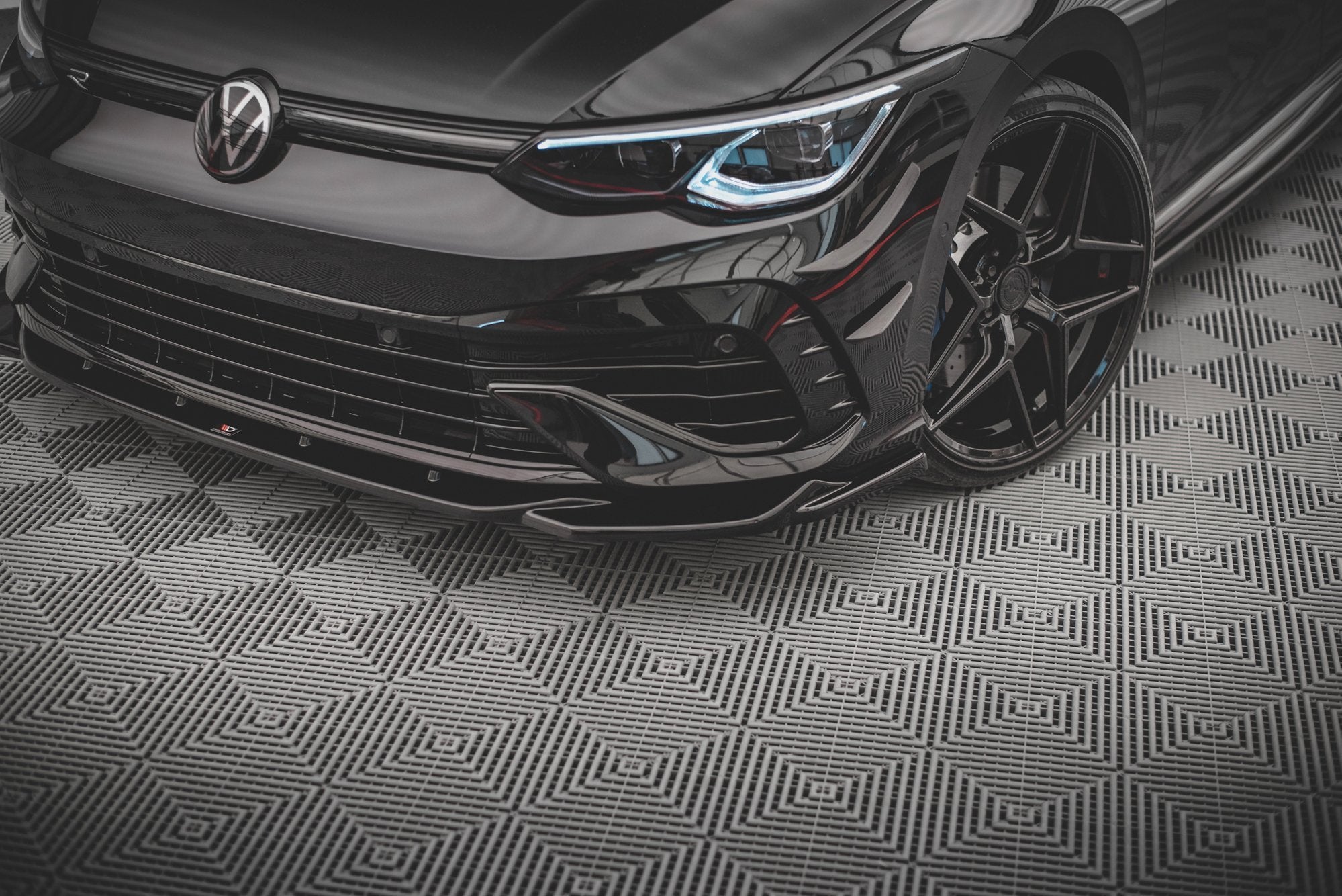 Front-Splitter-V.4-Volkswagen-Golf-R-MK8---Gloss-Black