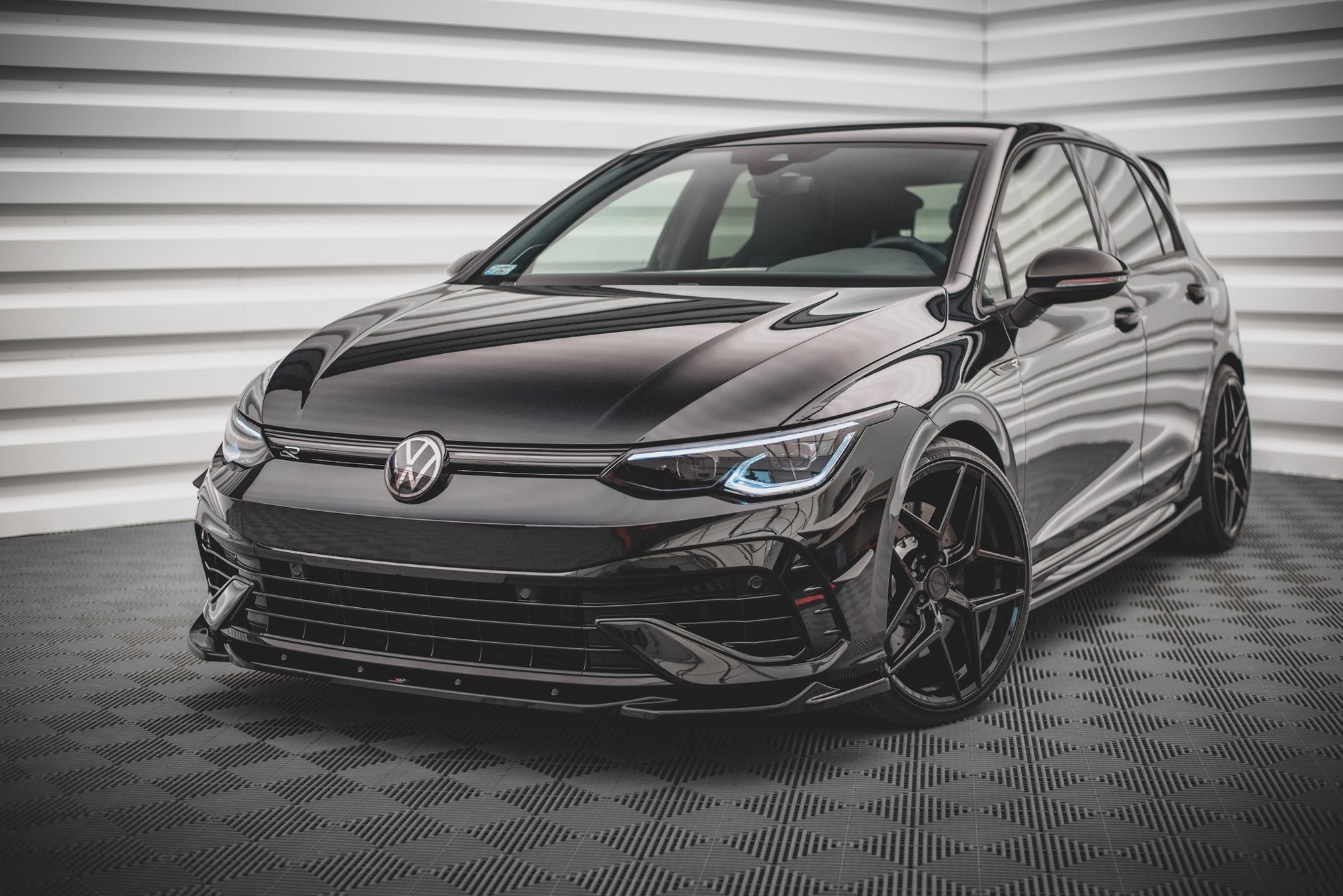 Front-Splitter-V.4-Volkswagen-Golf-R-MK8---Gloss-Black