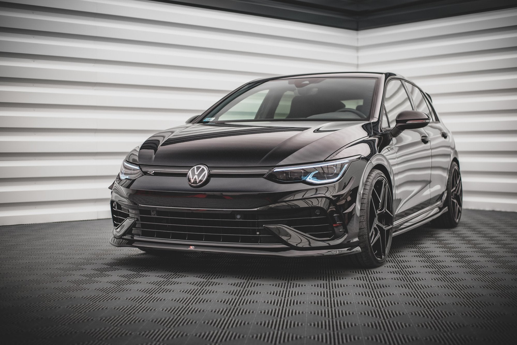 Front-Splitter-V.5-Volkswagen-Golf-R-MK8---Gloss-Black