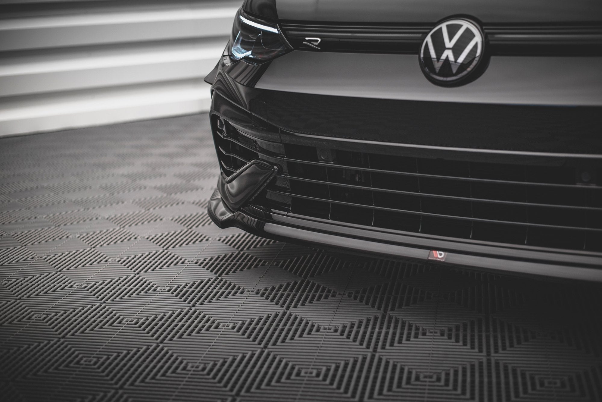 Front-Splitter-V.6-Volkswagen-Golf-R-MK8---Gloss-Black
