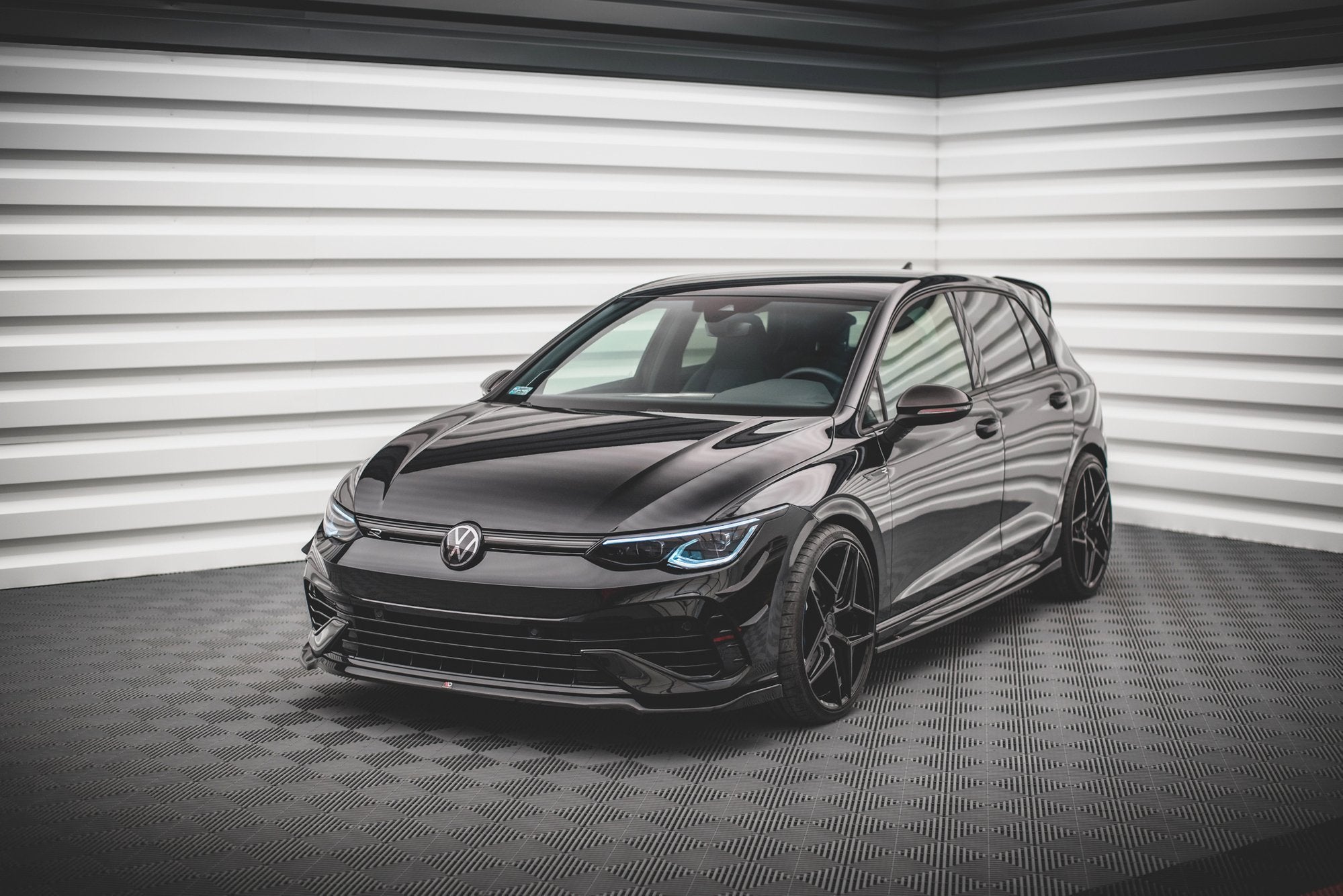 Front-Splitter-V.6-Volkswagen-Golf-R-MK8---Gloss-Black
