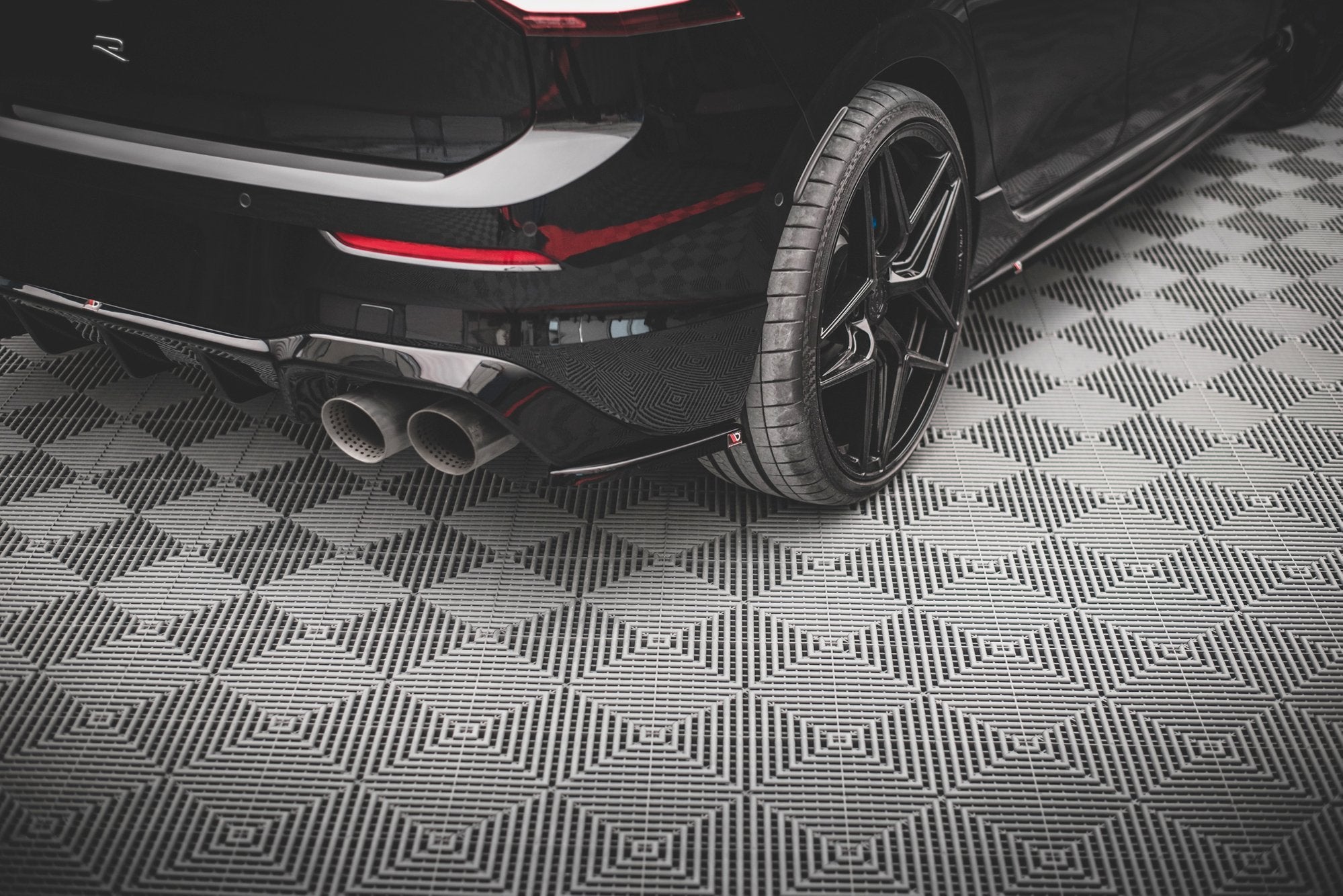 Rear-Side-Splitters-V.3-For-Volkswagen-Golf-R-MK8---Textured