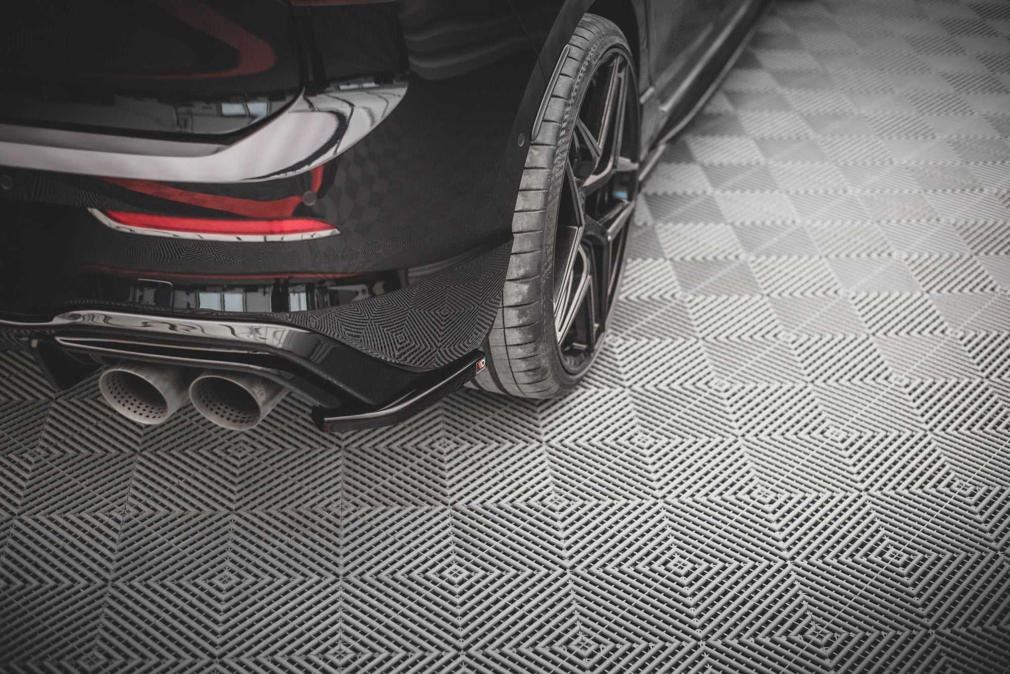 Rear-Side-Splitters-V.4-For-Volkswagen-Golf-R-MK8---Textured