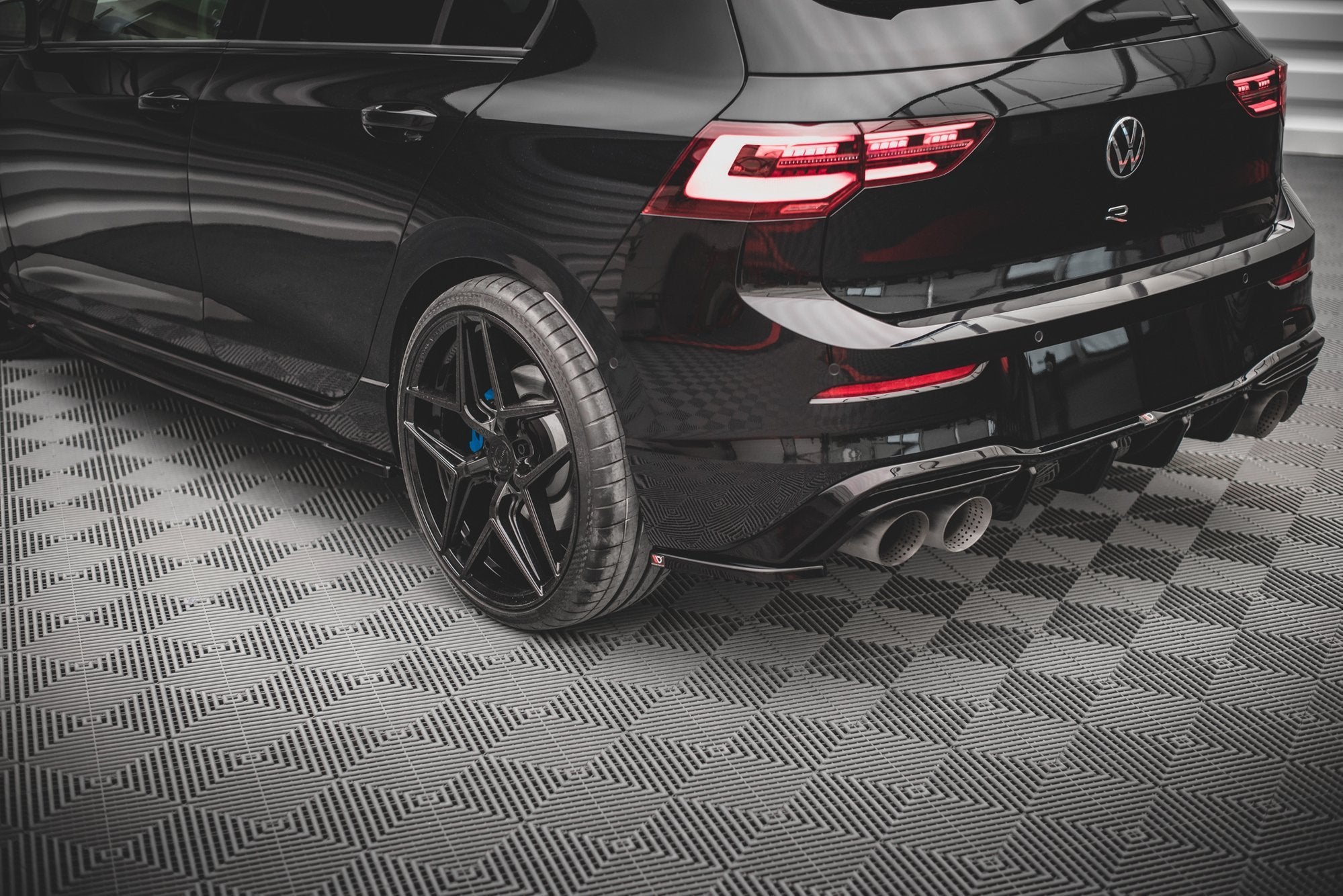 Rear-Side-Splitters-V.4-For-Volkswagen-Golf-R-MK8---Textured
