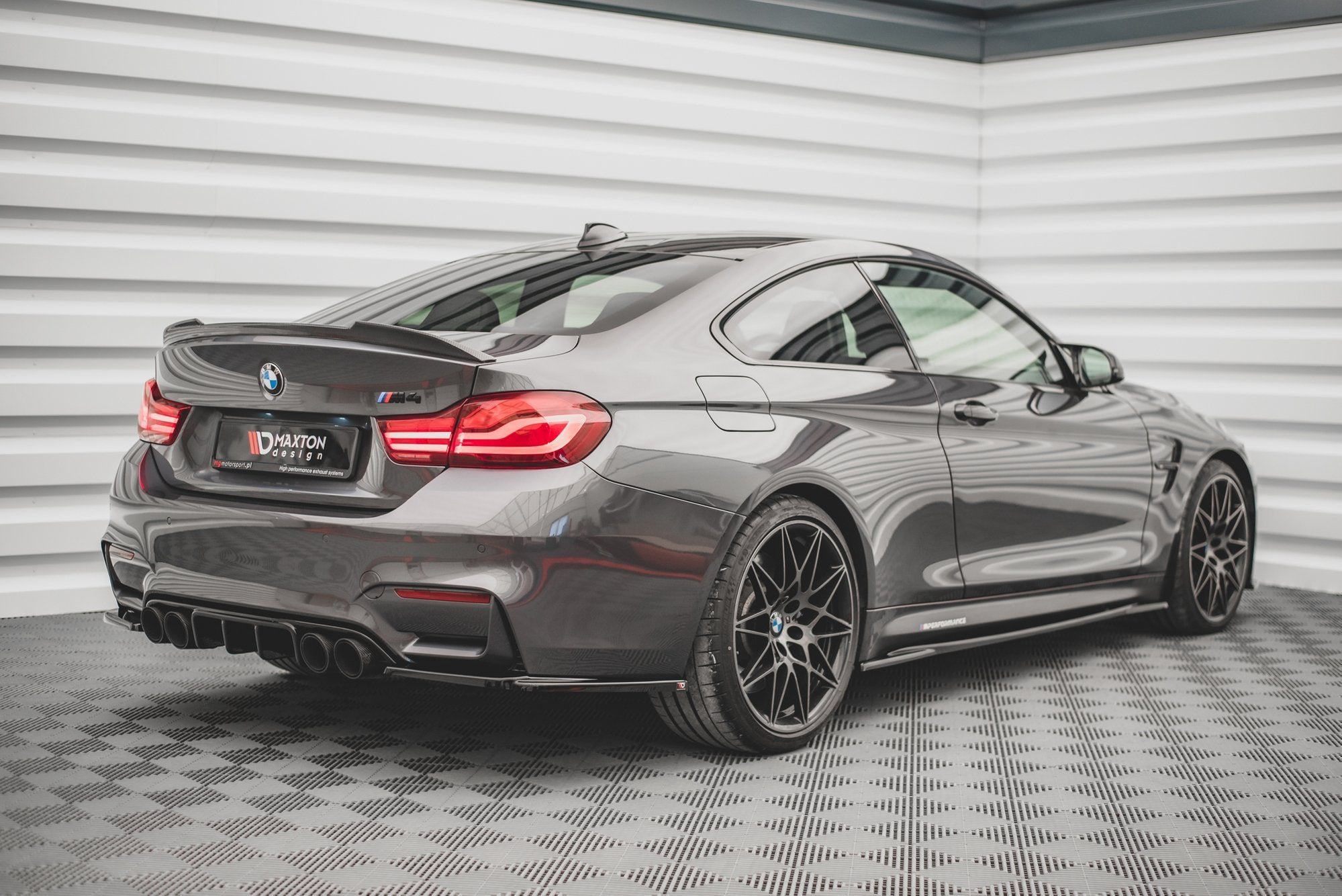 Side-Skirts-Diffusers-BMW-M4-F82---Gloss-Black