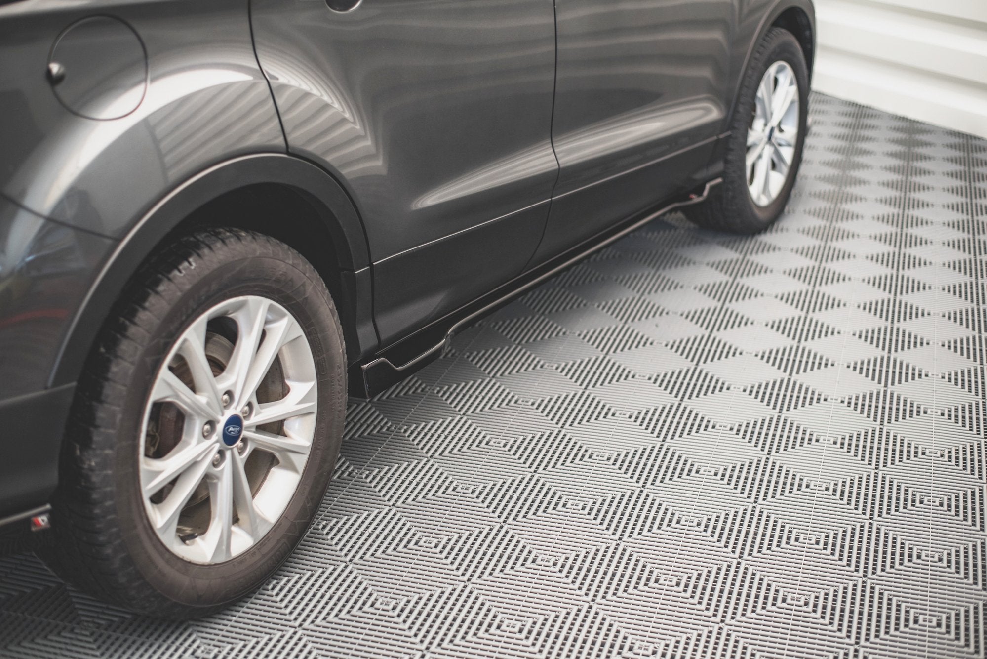 Side-Skirts-Diffusers-Ford-Escape-MK3---Textured