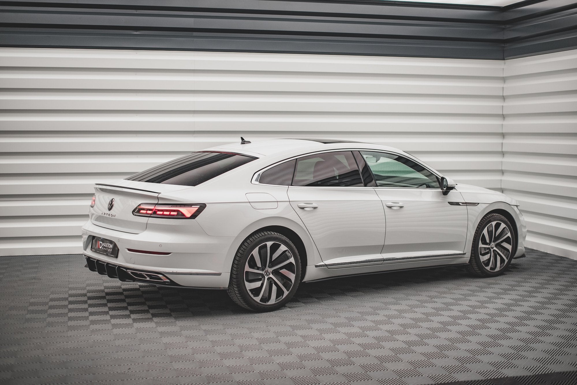 Side-Skirts-Diffusers-Volkswagen-Arteon-R-Line-FL-Red-Line