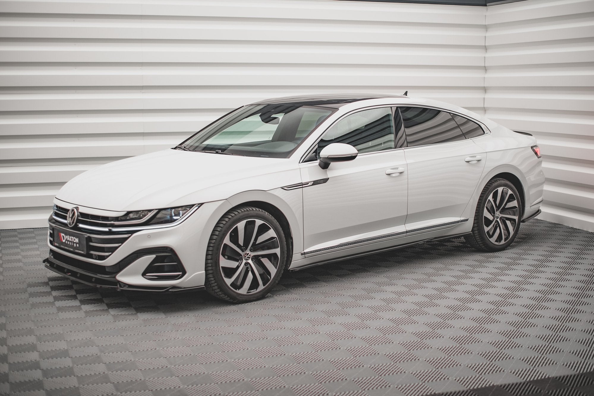 Side-Skirts-Diffusers-Volkswagen-Arteon-R-Line-Facelift-GB