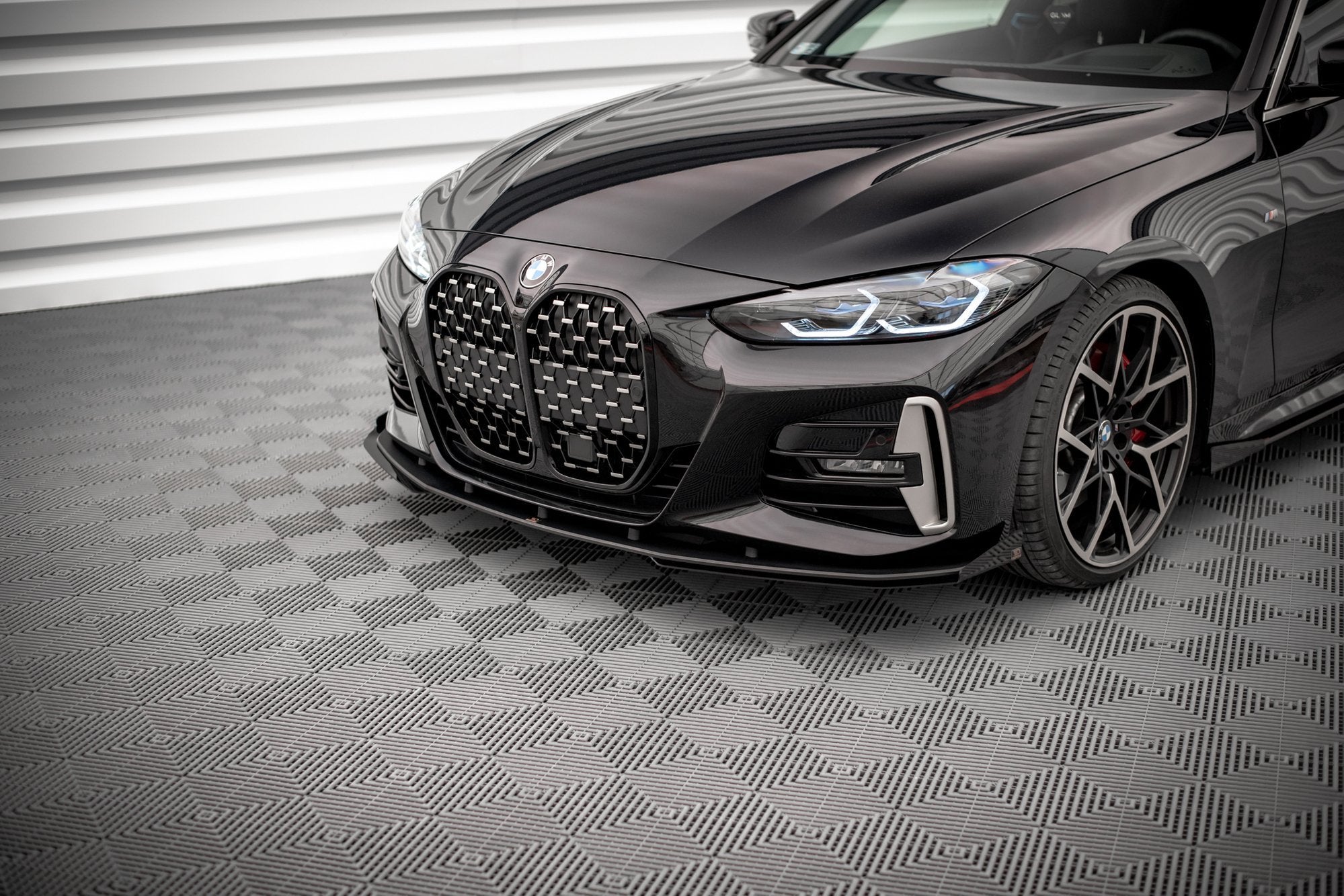 Front-Flaps-BMW-4-M-Pack-G22---Gloss-Black