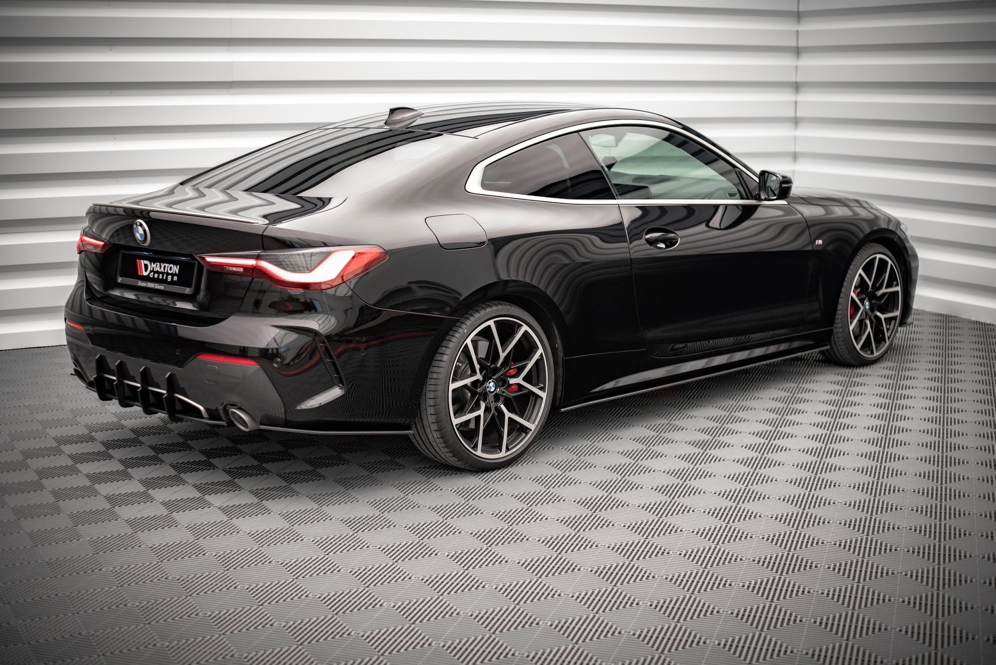 Street-Pro-Side-Skirts-Diffusers-BMW-4-M-Pack-G22-Red-Line