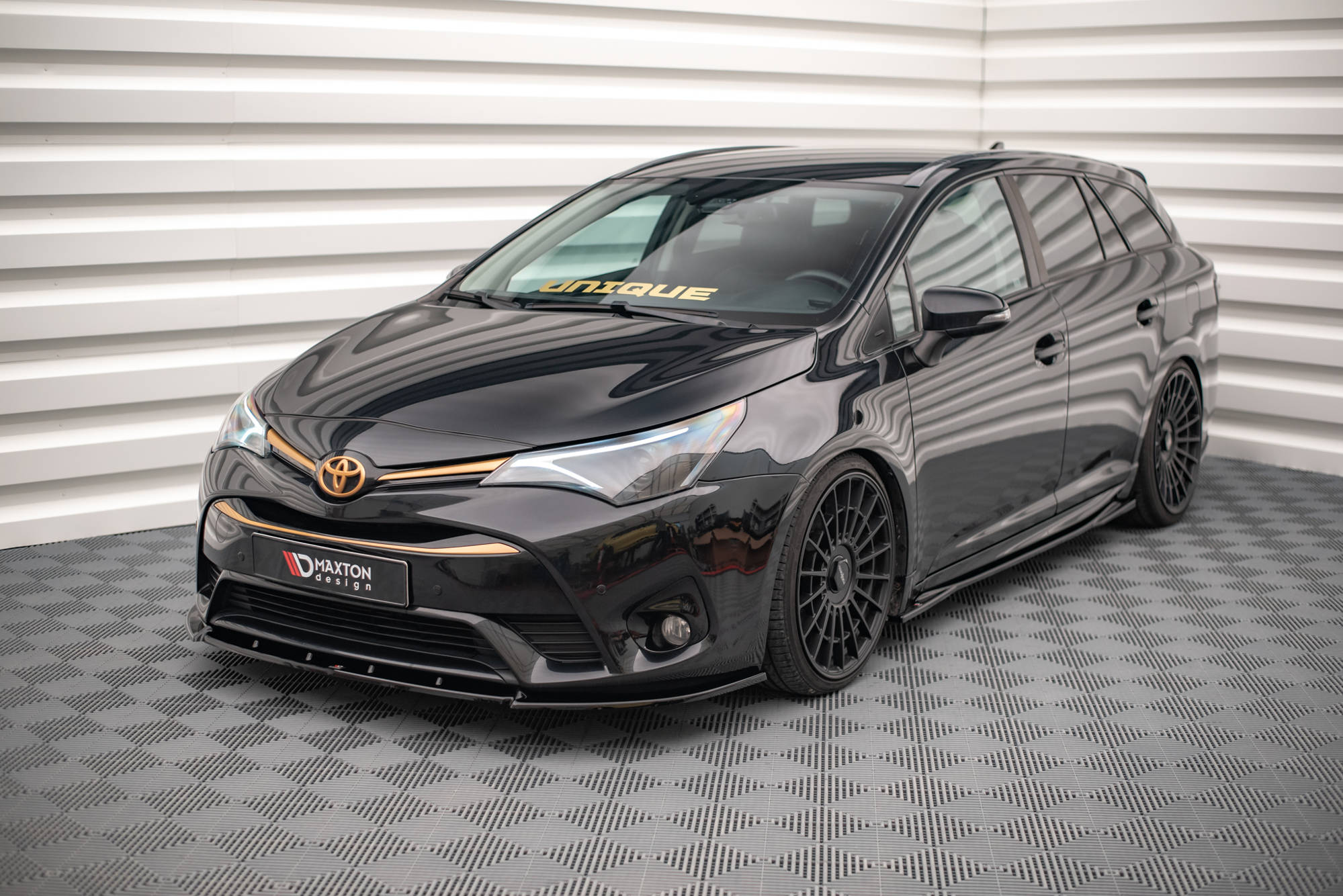 Front-Splitter-V.1-Toyota-Avensis-MK3-Facelift---Gloss-Black