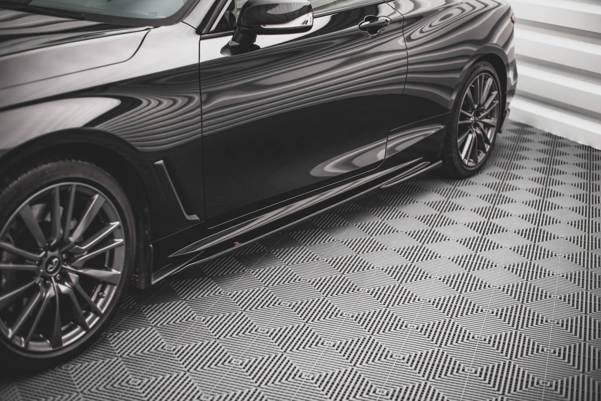 Side-Skirts-Diffusers-Infiniti-Q60-S-MK2---Gloss-Black