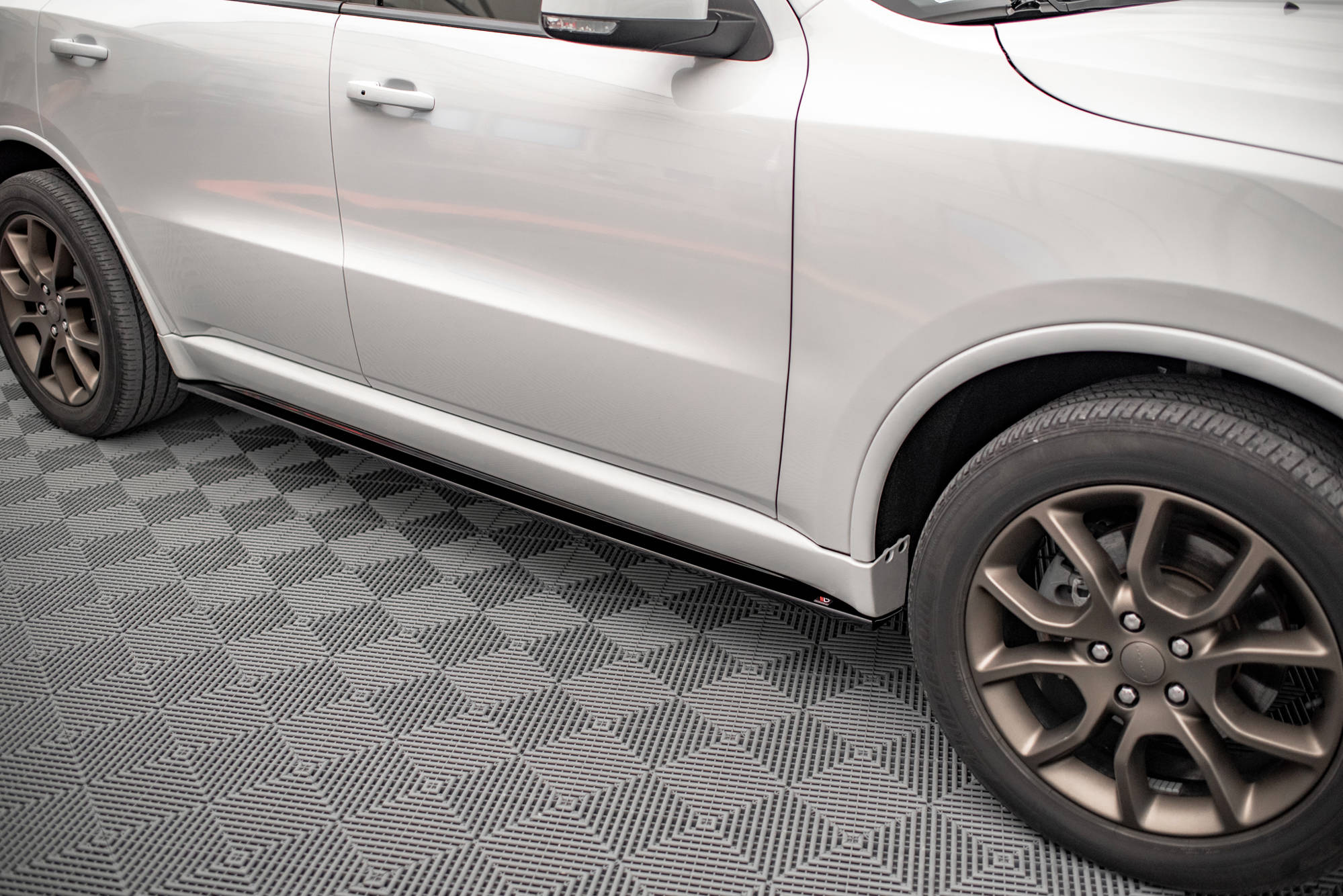 Side-Skirts-Diffusers-Dodge-Durango-Rt-MK3---Gloss-Black