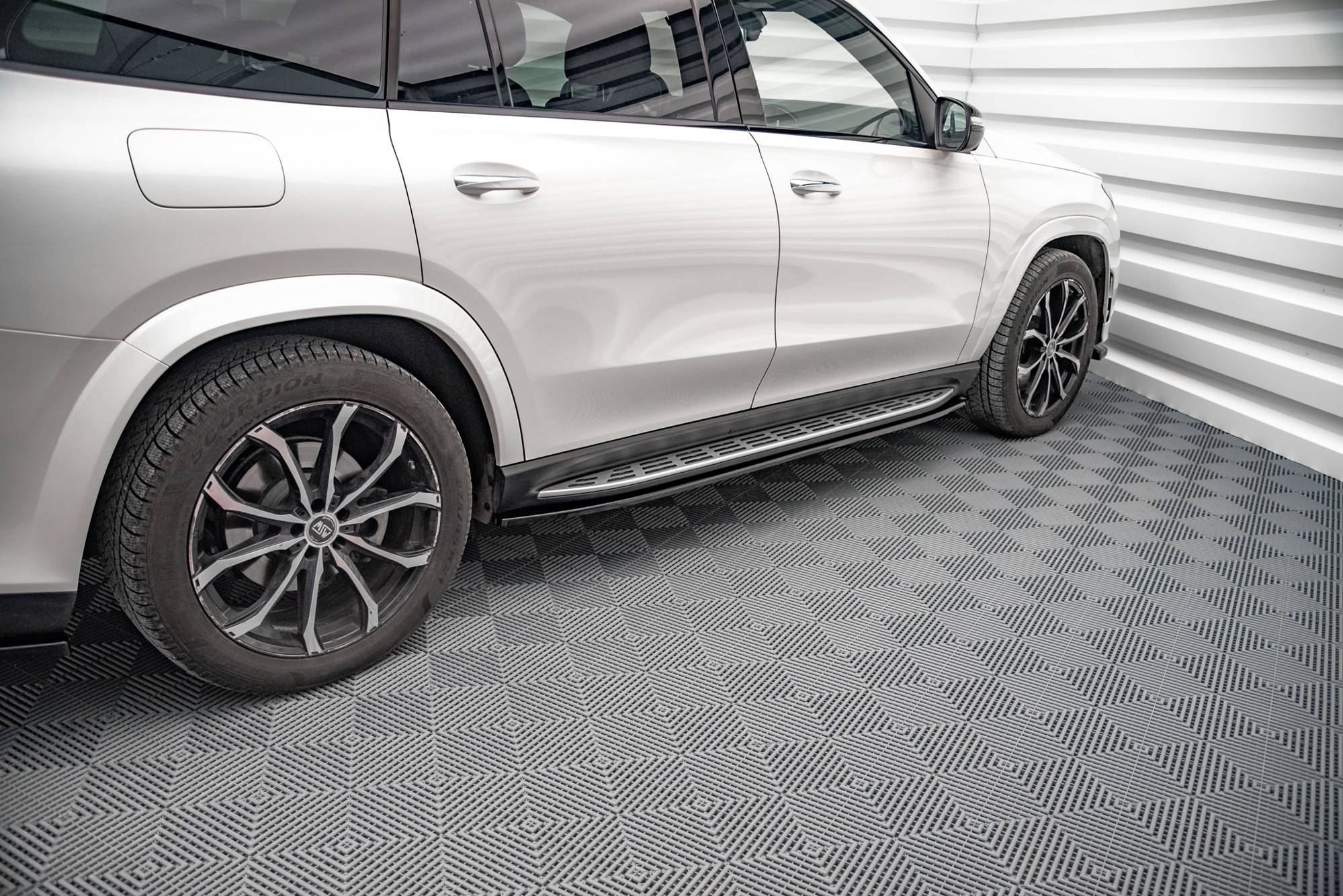 Side-Skirts-Diffusers-Mercedes-Benz-Gls-AMG-Line-X167-GB