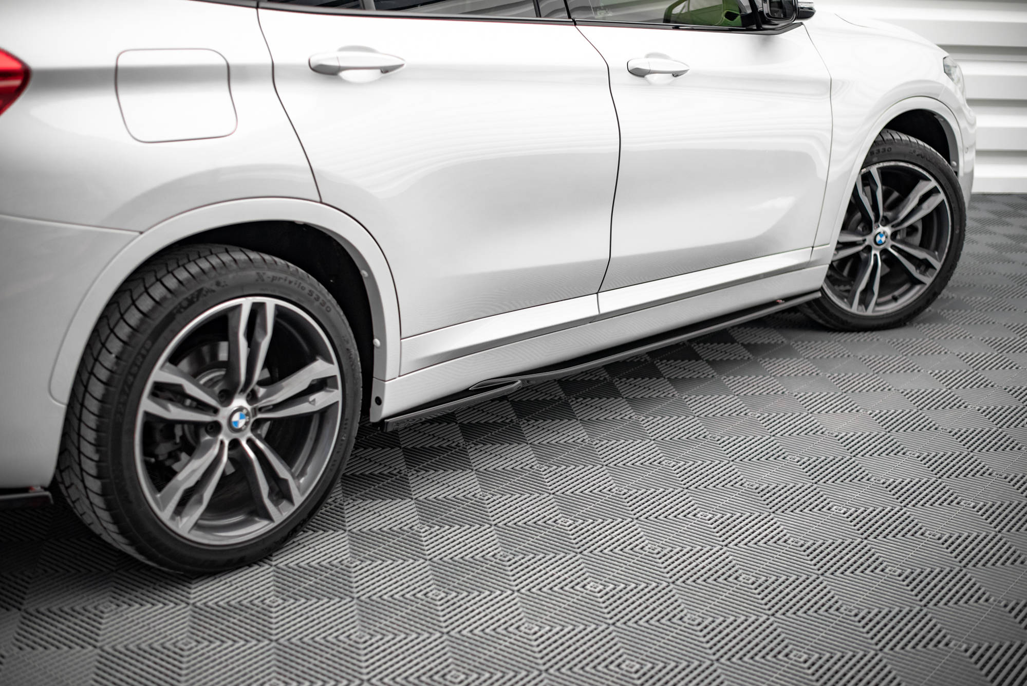 Side-Skirts-Diffusers-BMW-X1-M-Pack-F48---Gloss-Black
