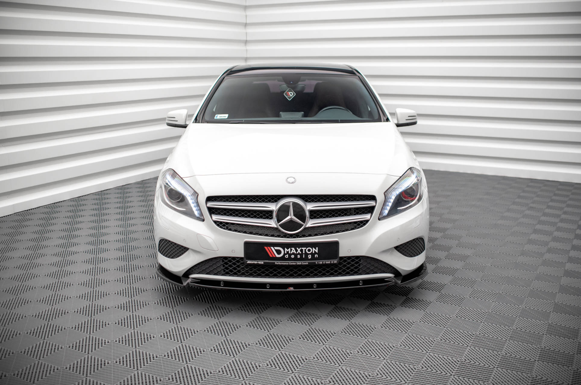 Front-Splitter-V.1-Mercedes-Benz-A-W176---Gloss-Black