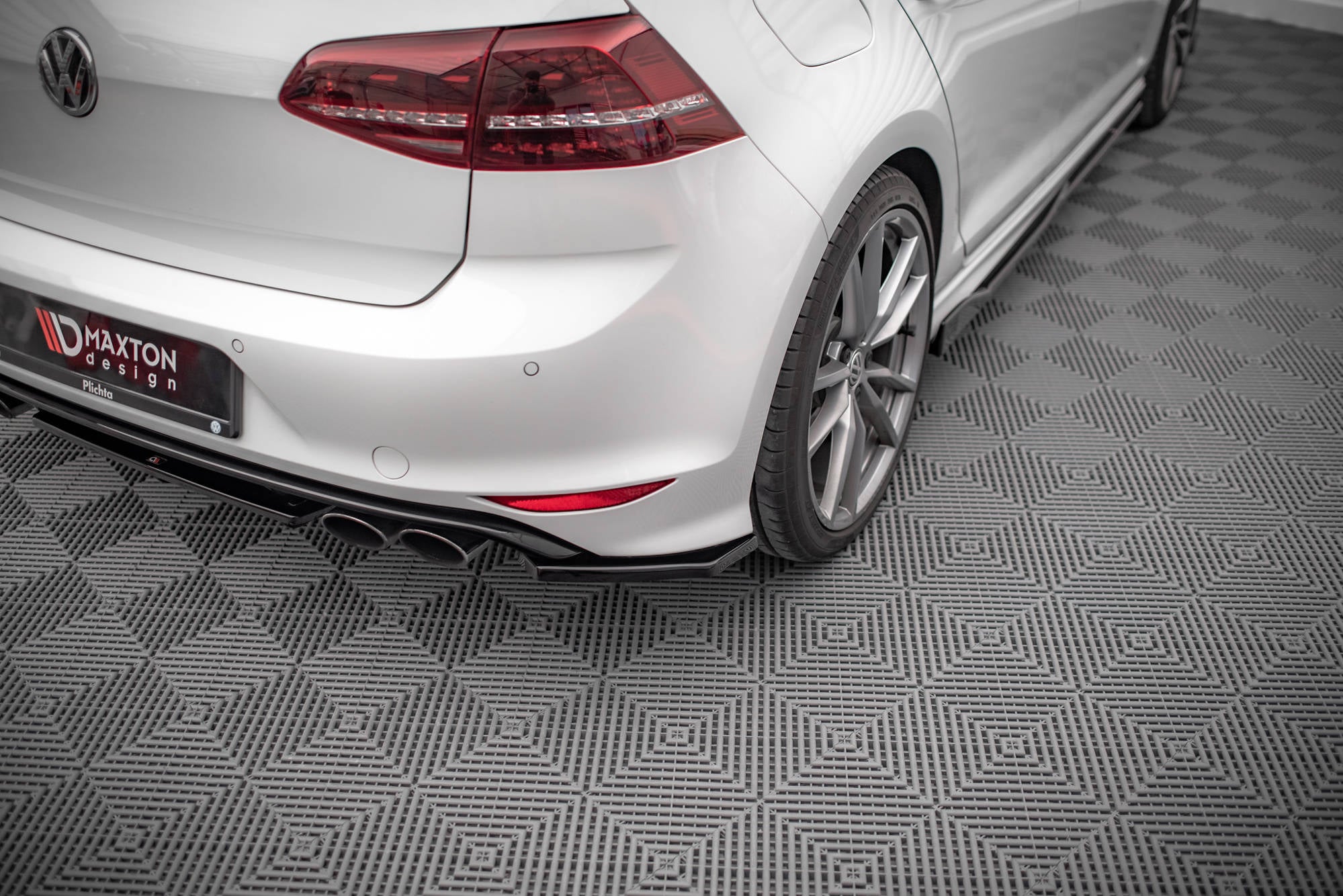 Rear-Side-Splitters-V.3-Volkswagen-Golf-R-MK7---Gloss-Black