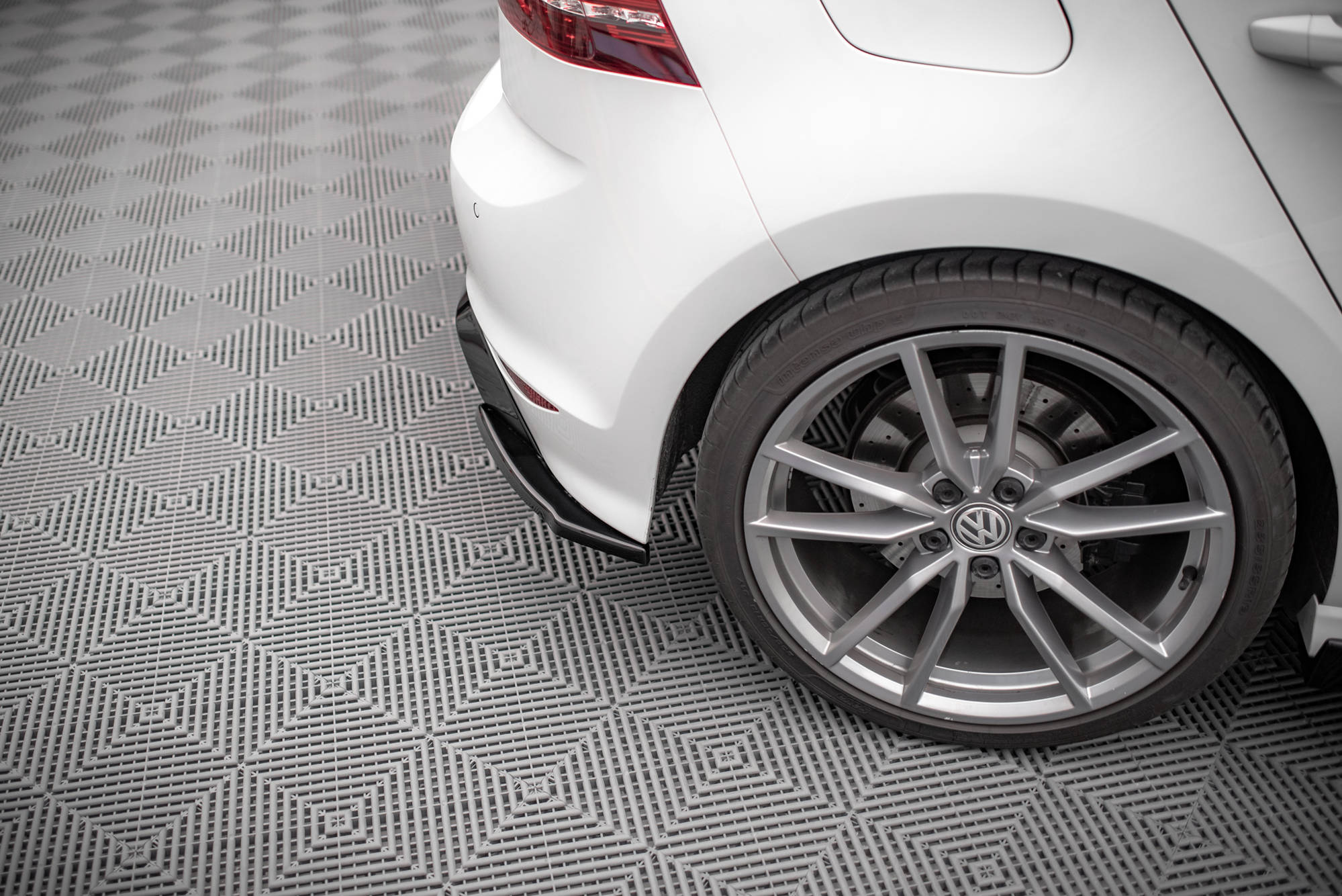 Rear-Side-Splitters-V.4-Volkswagen-Golf-R-MK7---Textured