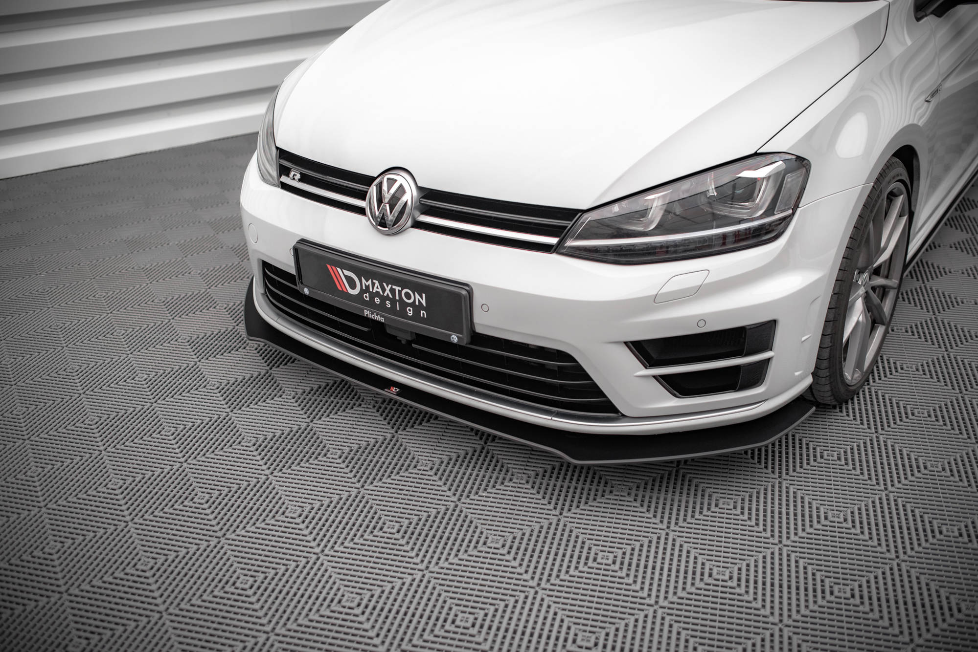 Street-Pro-Front-Splitter-V.1-Volkswagen-Golf-R-MK7---Black