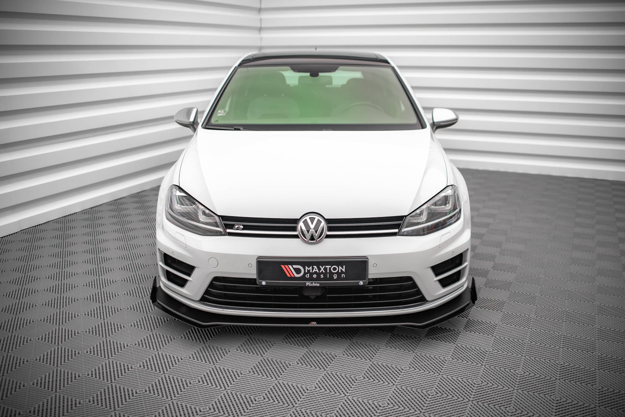 Street-Pro-Front-Splitter-V.1-+-Flaps-Volkswagen-Golf-R-MK7-