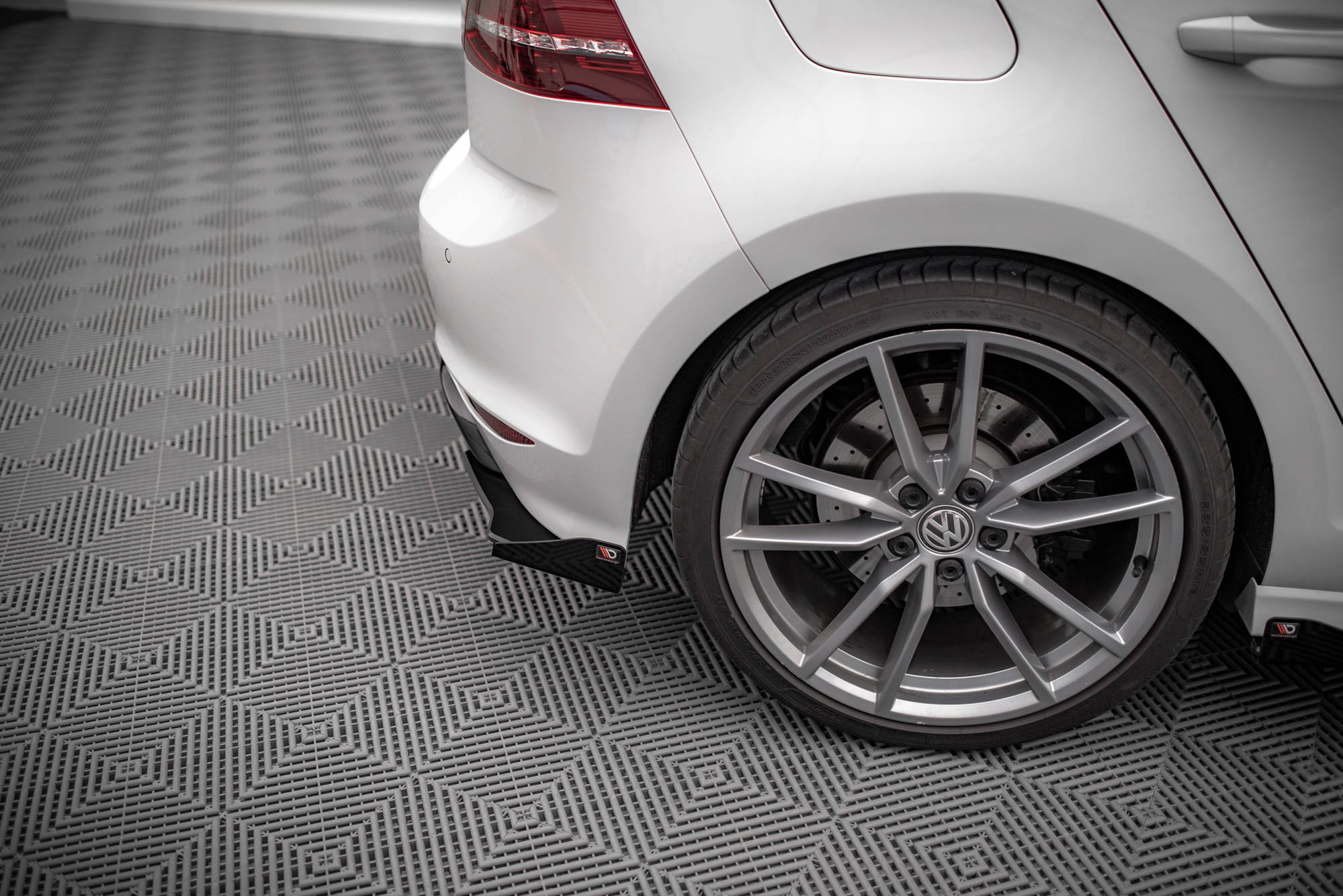 Street-Pro-Rear-Side-Splitters-+-Flaps-Volkswagen-Golf-R-MK7