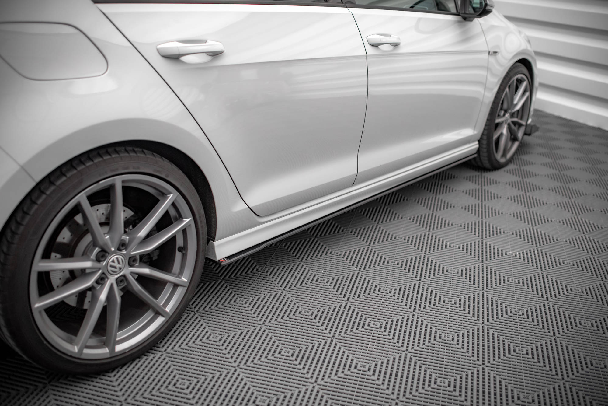 Street-Pro-Side-Skirts-Diffusers-Volkswagen-Golf-R-MK7-Red-L