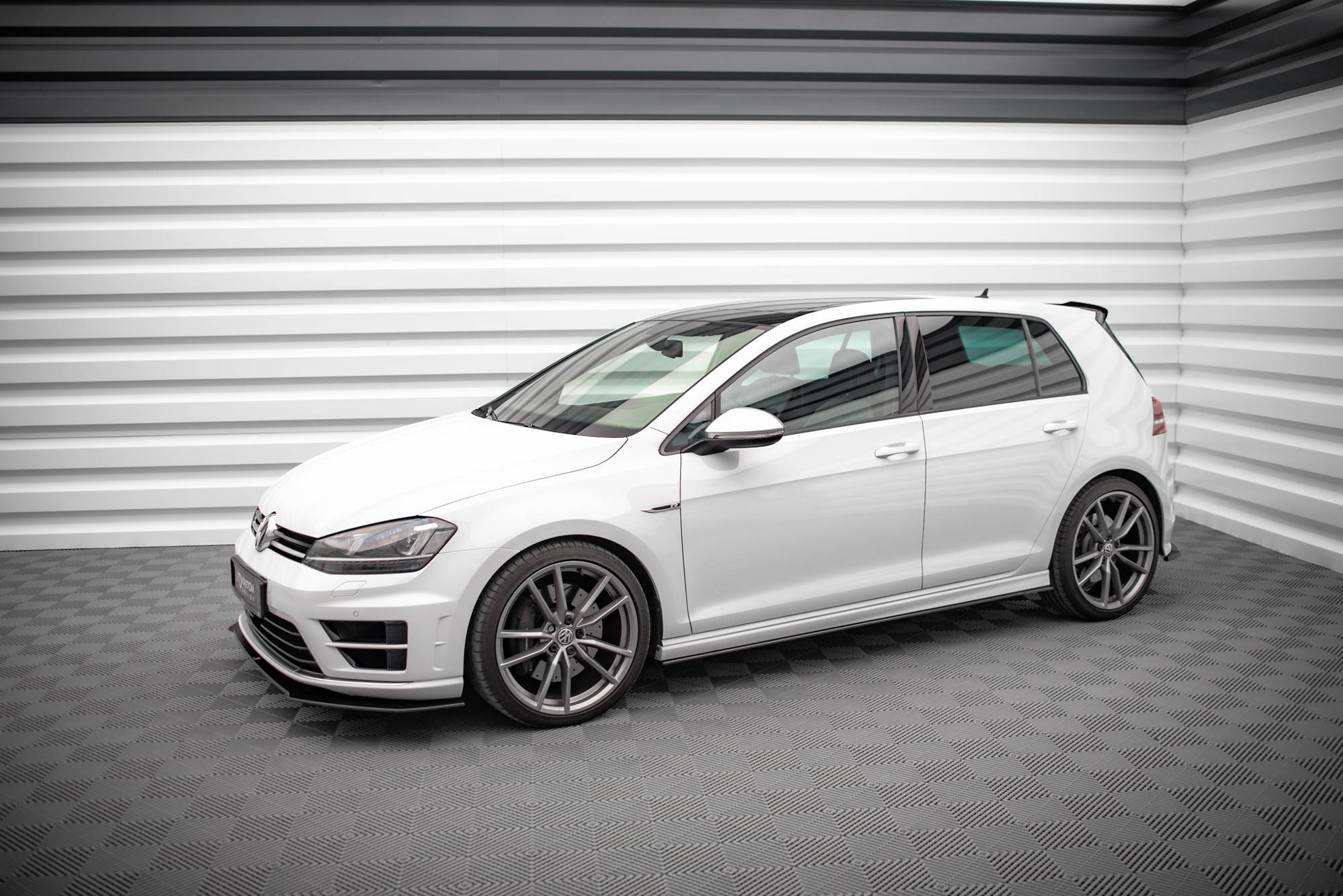 Street-Pro-Side-Skirts-Diffusers-Volkswagen-Golf-R-MK7-Red-L