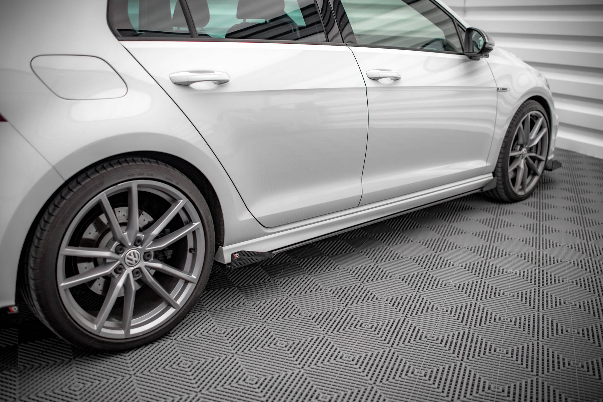 Street-Pro-Side-Skirts-Diffusers+Flaps-Volkswagen-Golf-R-MK7
