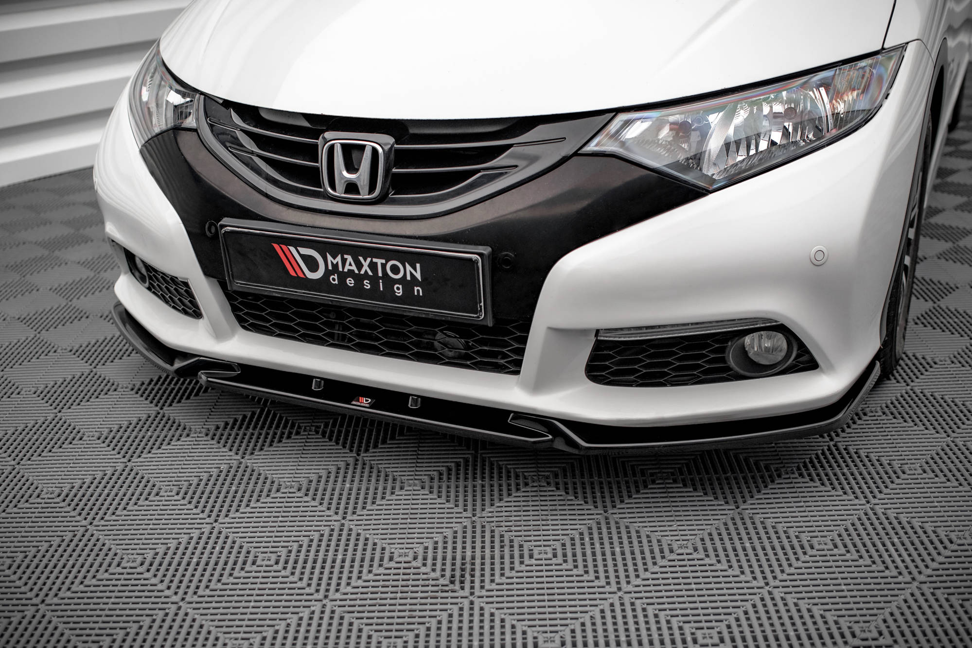 Front-Splitter-V.2-Honda-Civic-MK9---Gloss-Black
