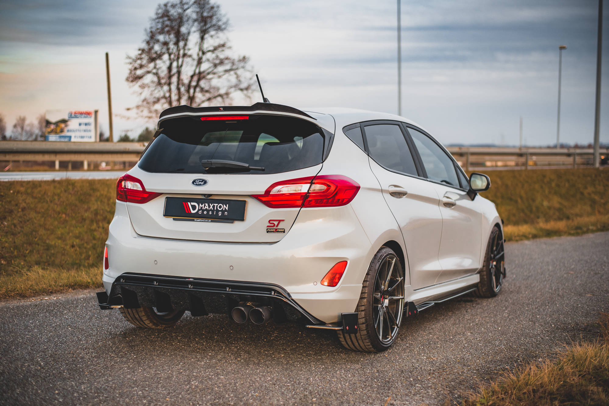 Rear-Side-Splitters-+-Flaps-V.4-Ford-Fiesta-ST-MK8-Not-Prime