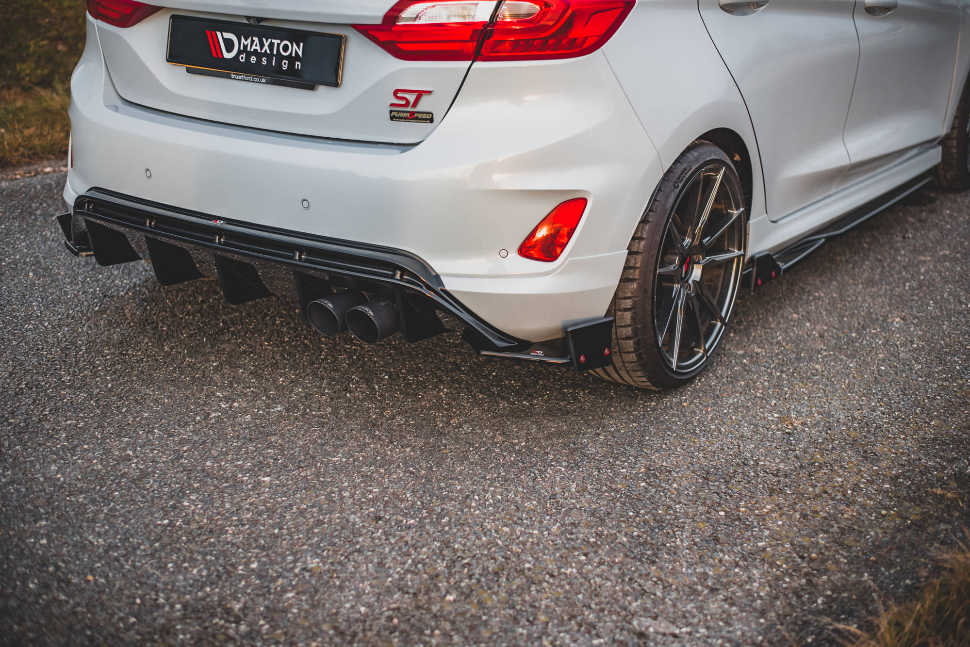 Rear-Side-Splitters-+-Flaps-V.4-Ford-Fiesta-ST-MK8-Not-Prime